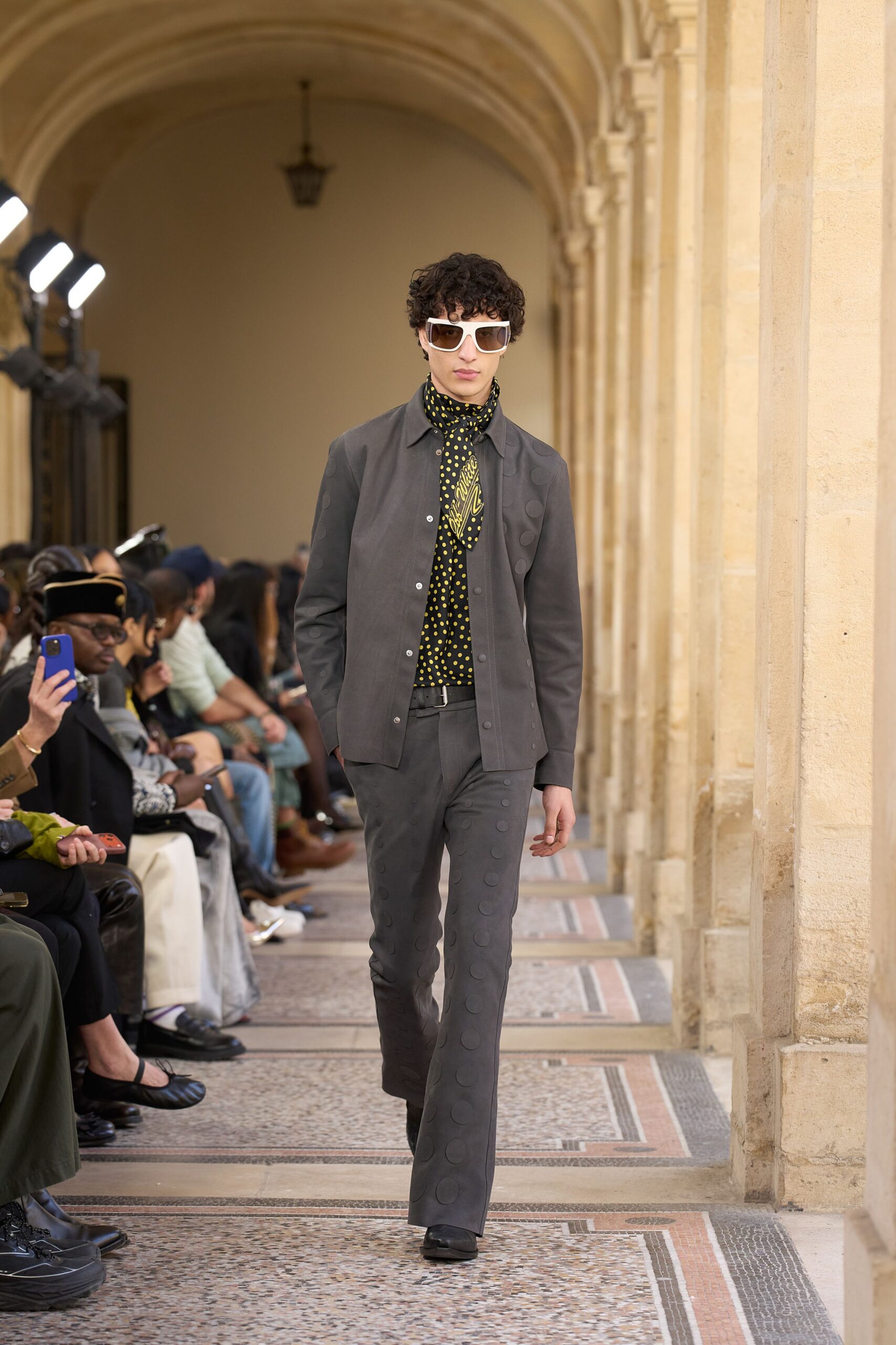 gray cotton long-sleeve collared tailored buttoned suit