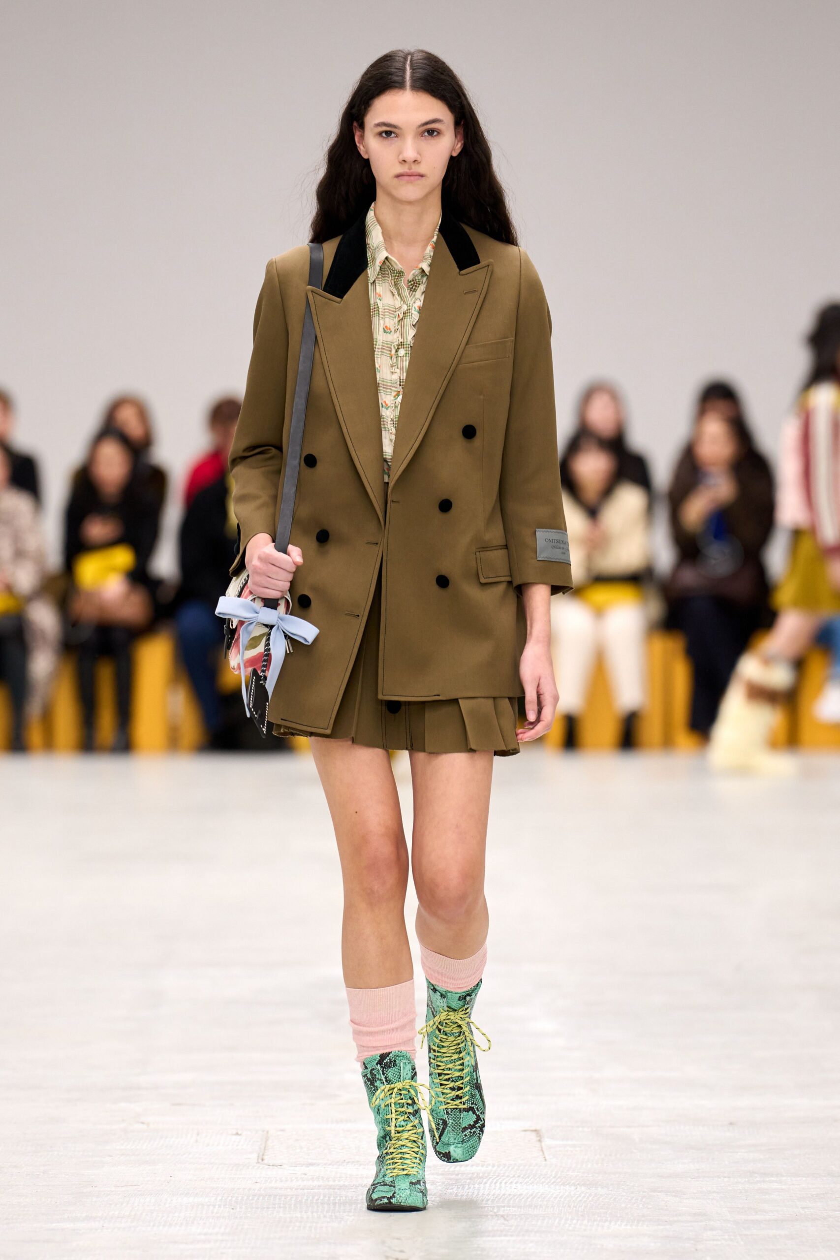 green cotton long-sleeve collared tailored blazer