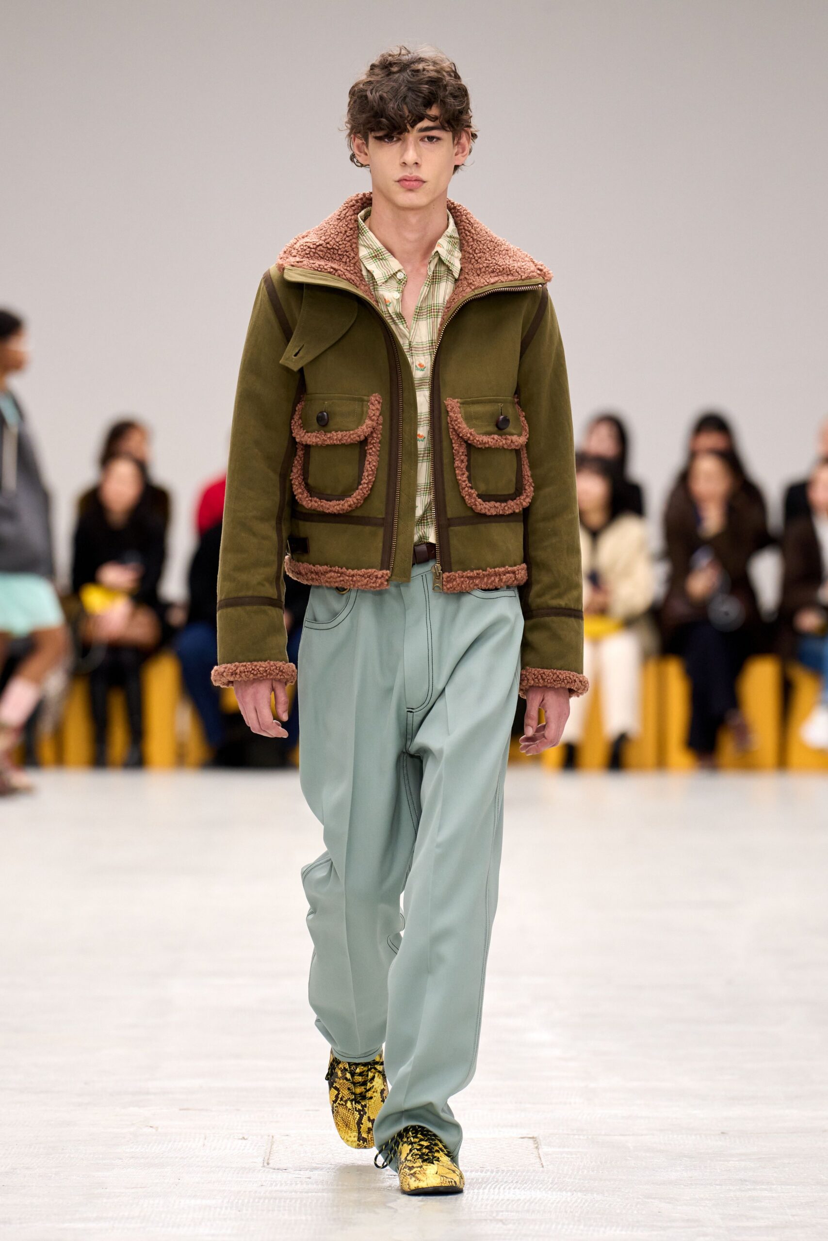 green cotton long-sleeve collared relaxed buttoned pockets jacket