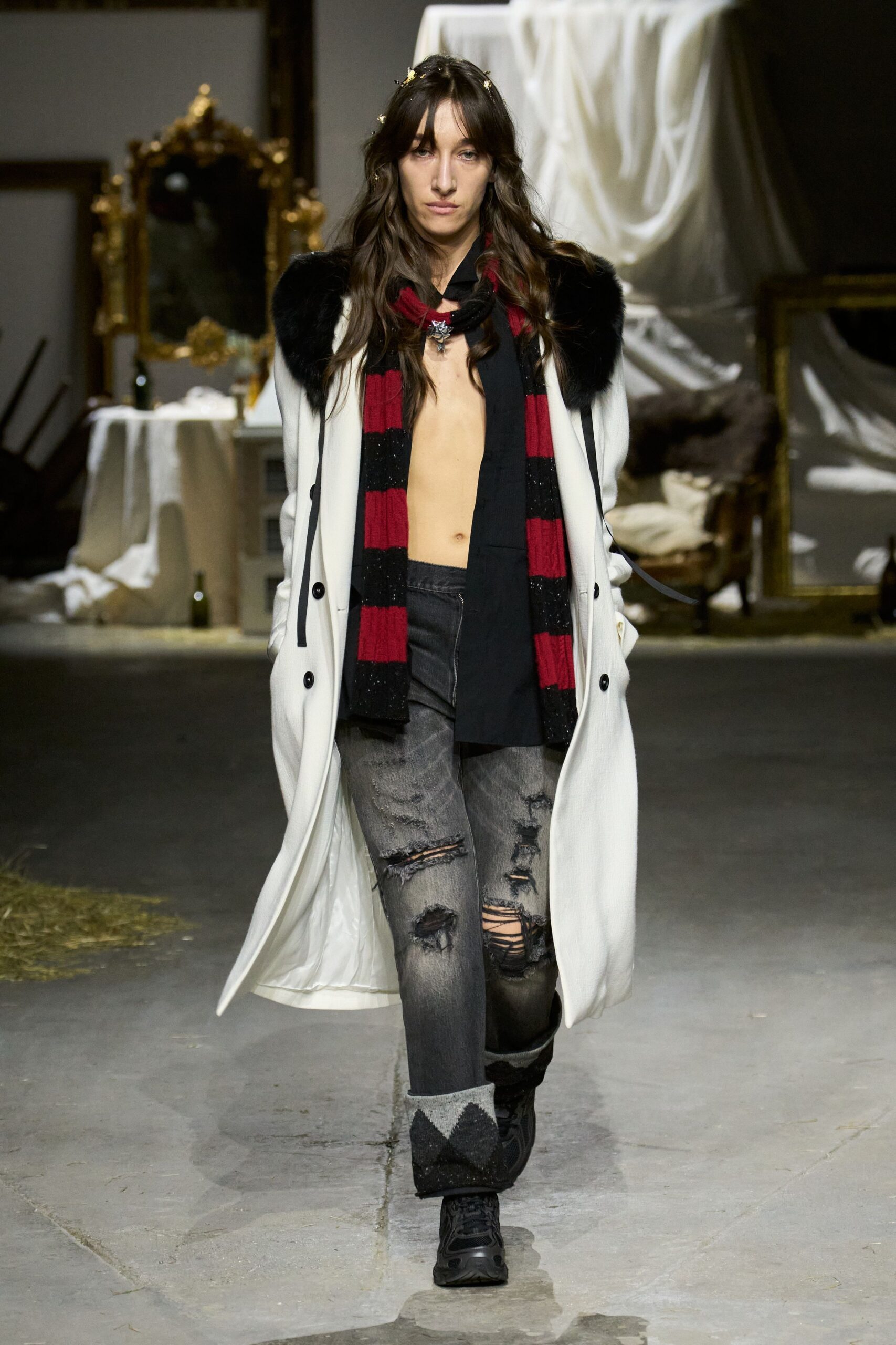 white wool long-sleeve collared relaxed buttoned coat
