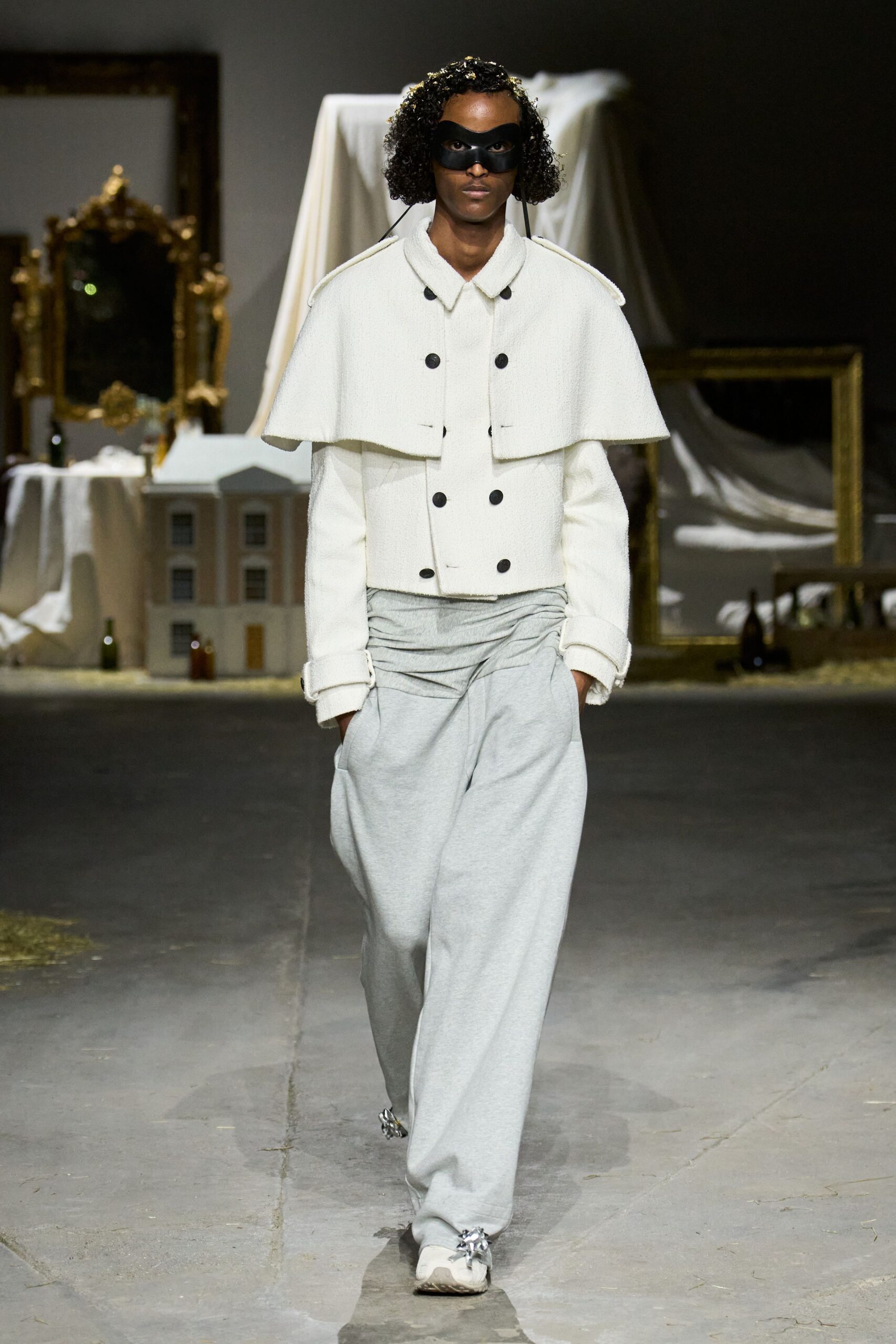 white cotton long-sleeve collared structured buttoned jacket