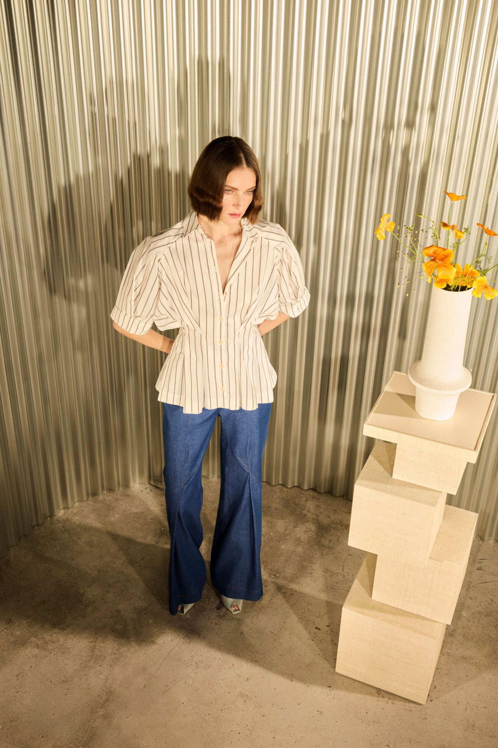 white cotton short-sleeve v-neck fitted striped pleated top