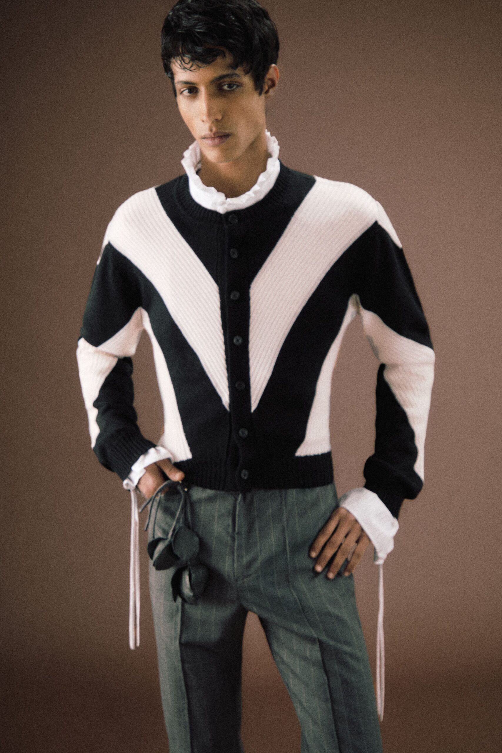 black cotton long-sleeve collared fitted pleated cardigan