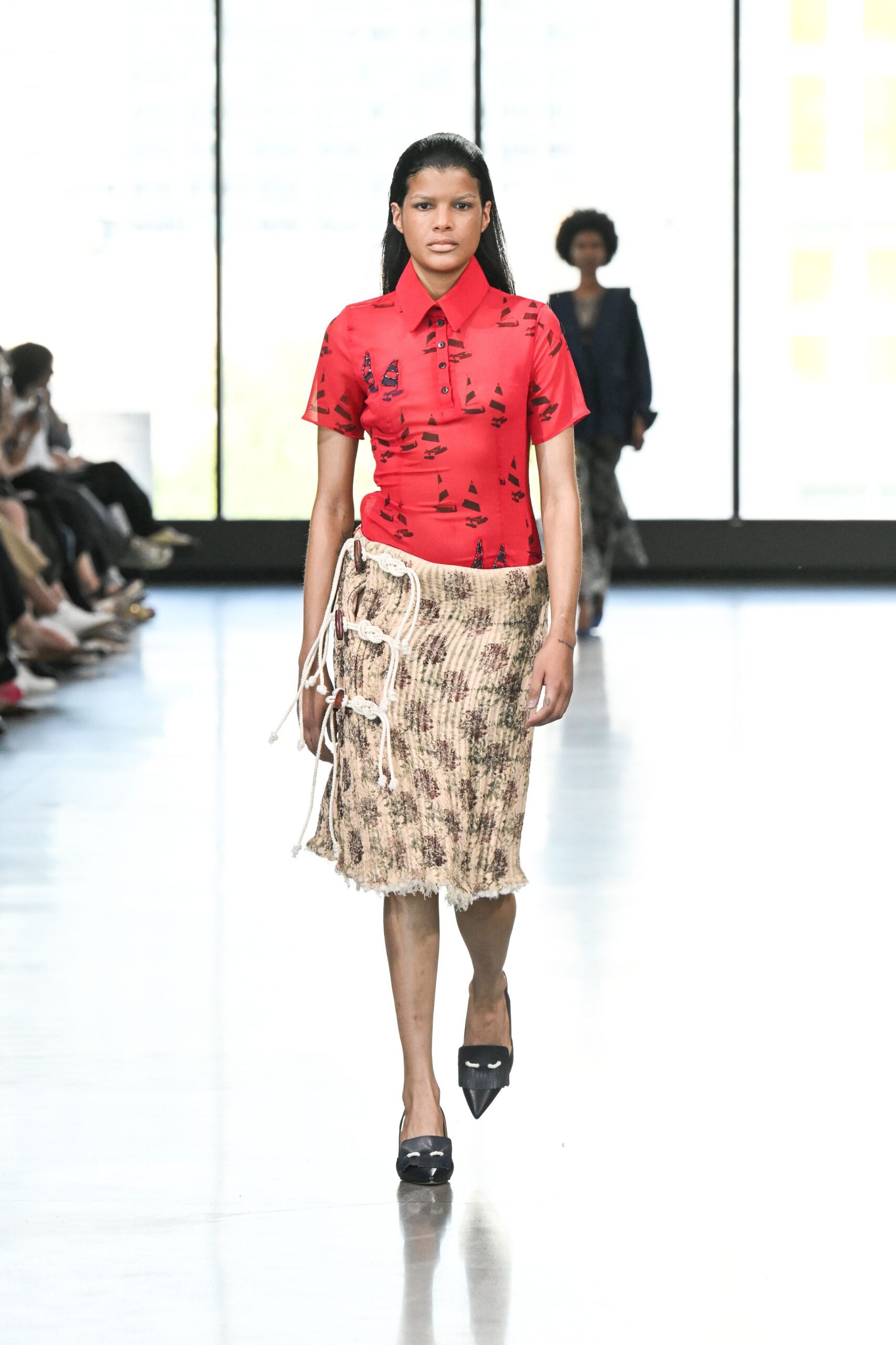 red cotton short-sleeve collared fitted printed shirt