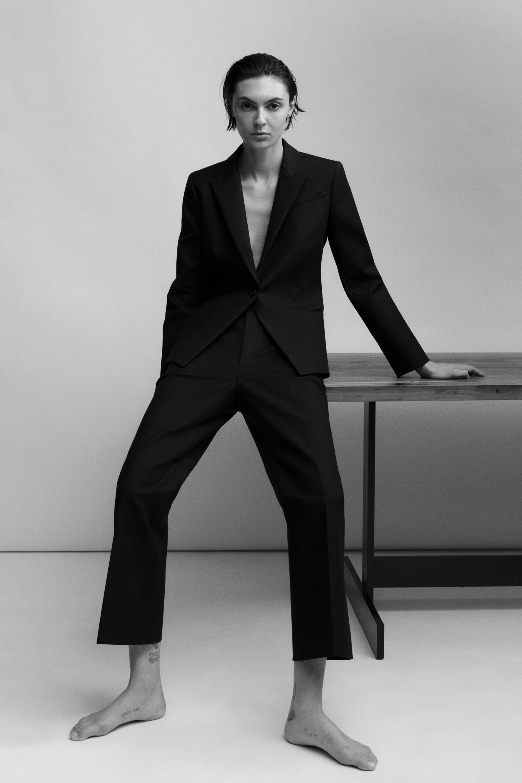 black cotton long-sleeve collared tailored buttoned suit