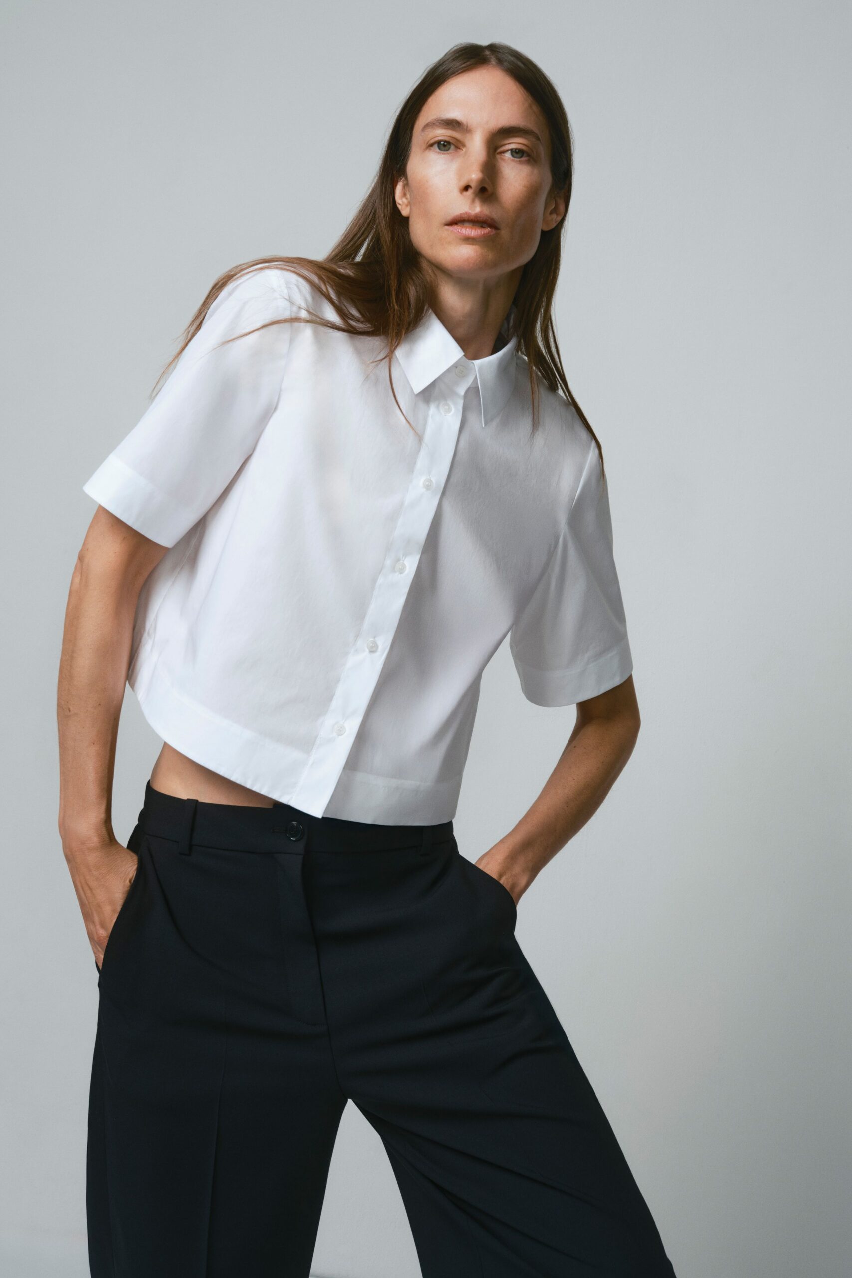 white cotton short-sleeve collared fitted cropped shirt