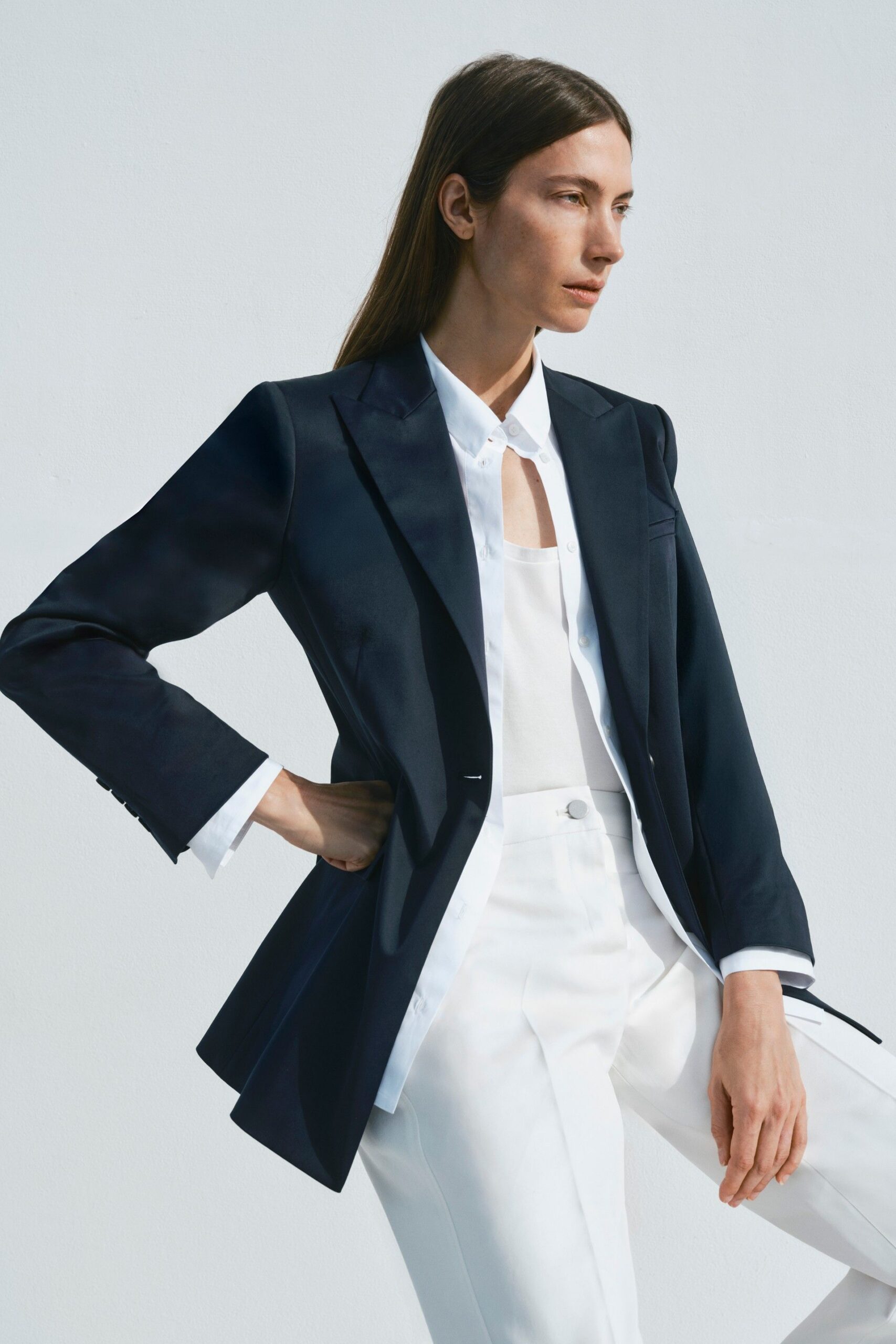 black cotton long-sleeve collared structured blazer