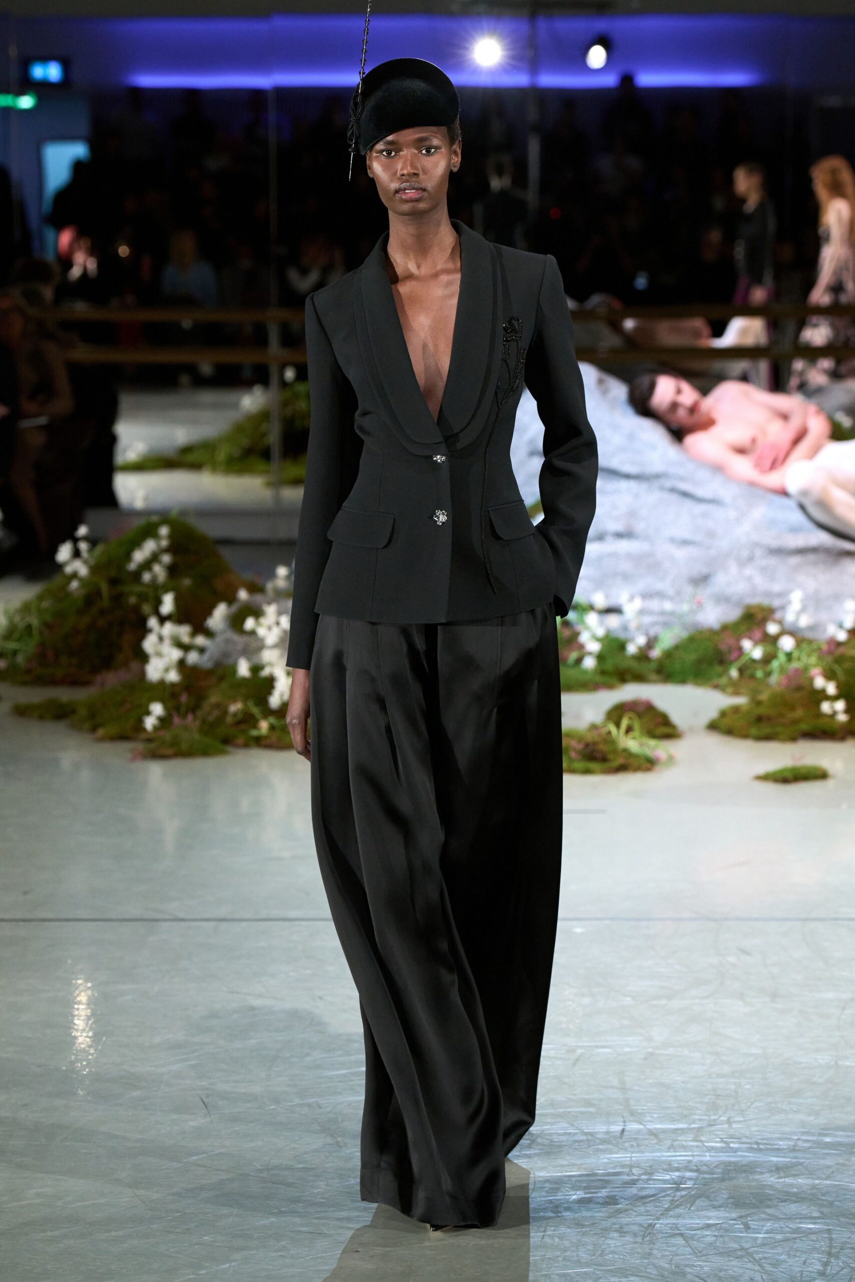 black silk long-sleeve v-neck tailored buttoned blazer