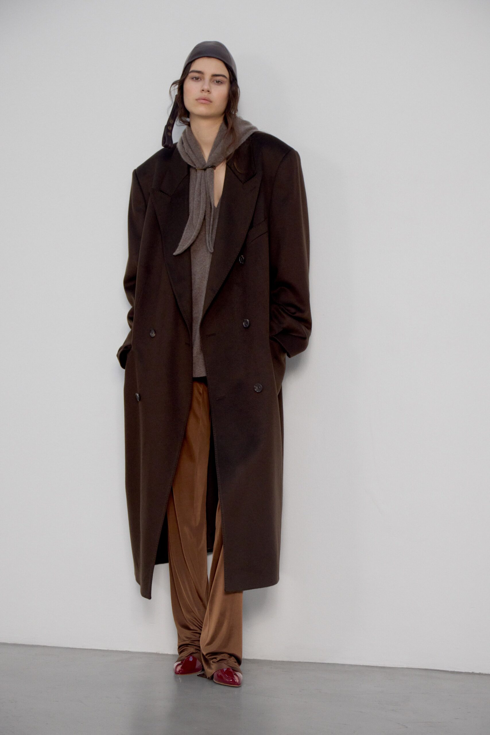 brown wool long-sleeve collared oversized coat