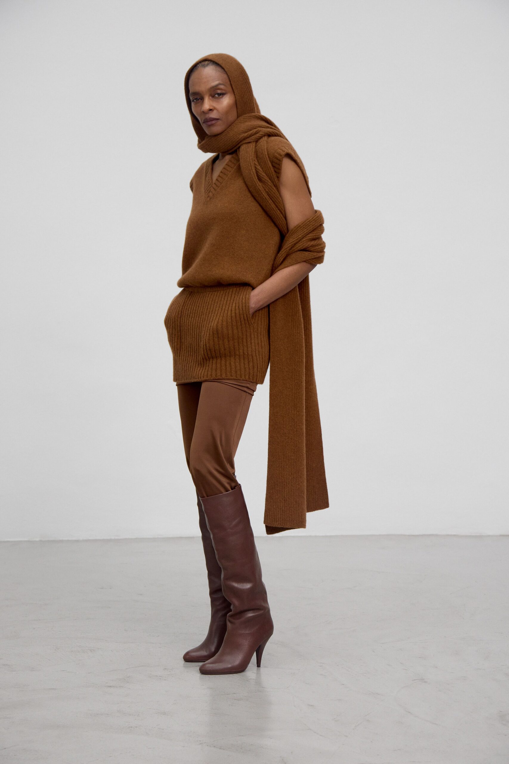 brown wool sleeveless v-neck fitted ribbed cropped sweater