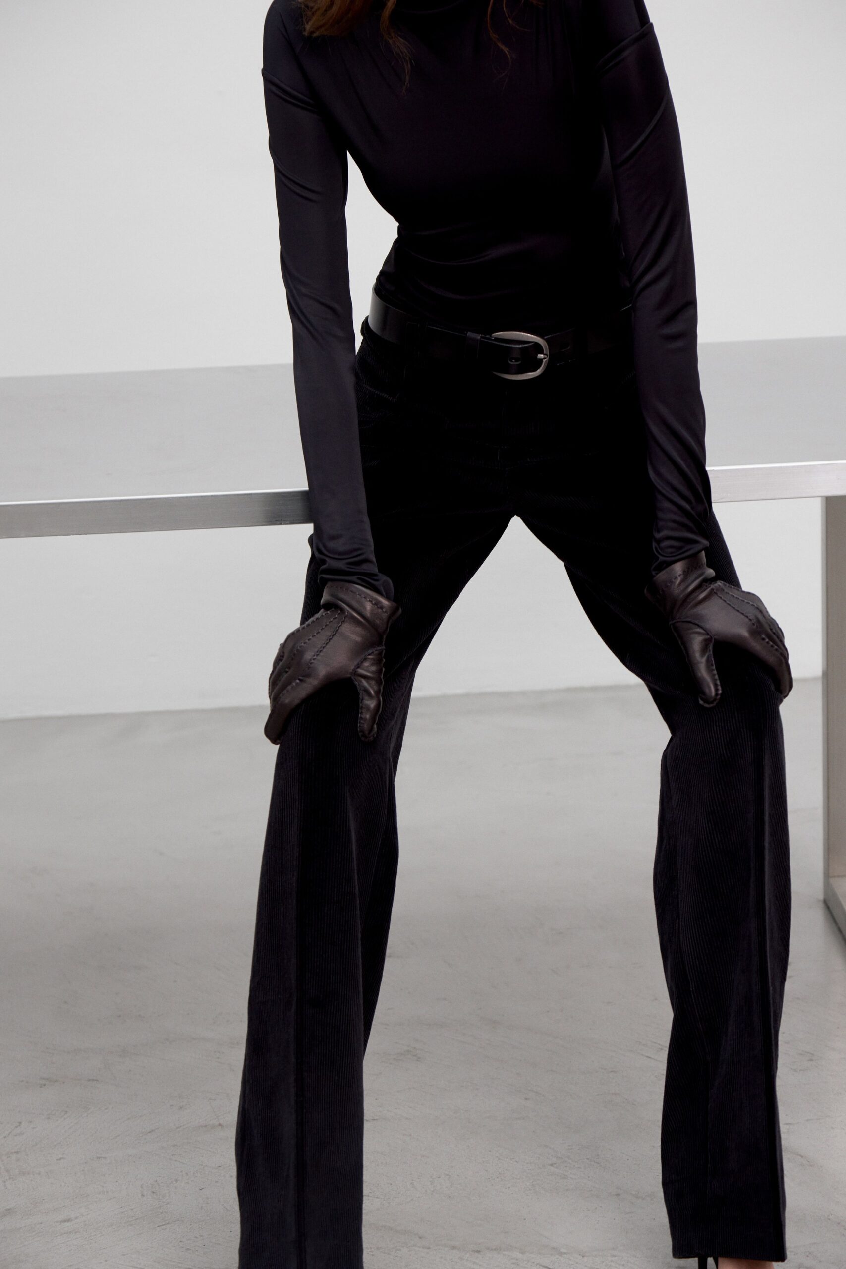 brown leather fitted gloves