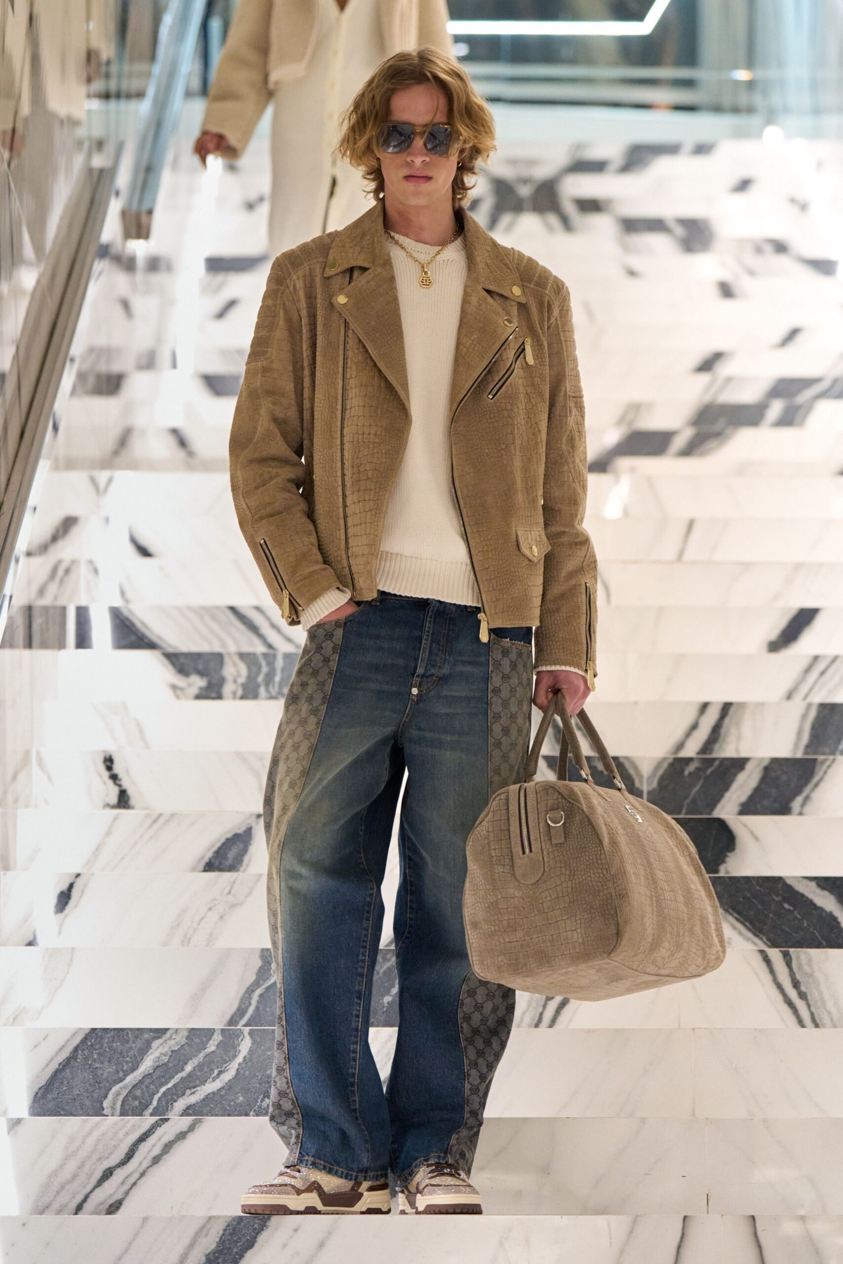 beige cotton long-sleeve collared fitted zippered jacket