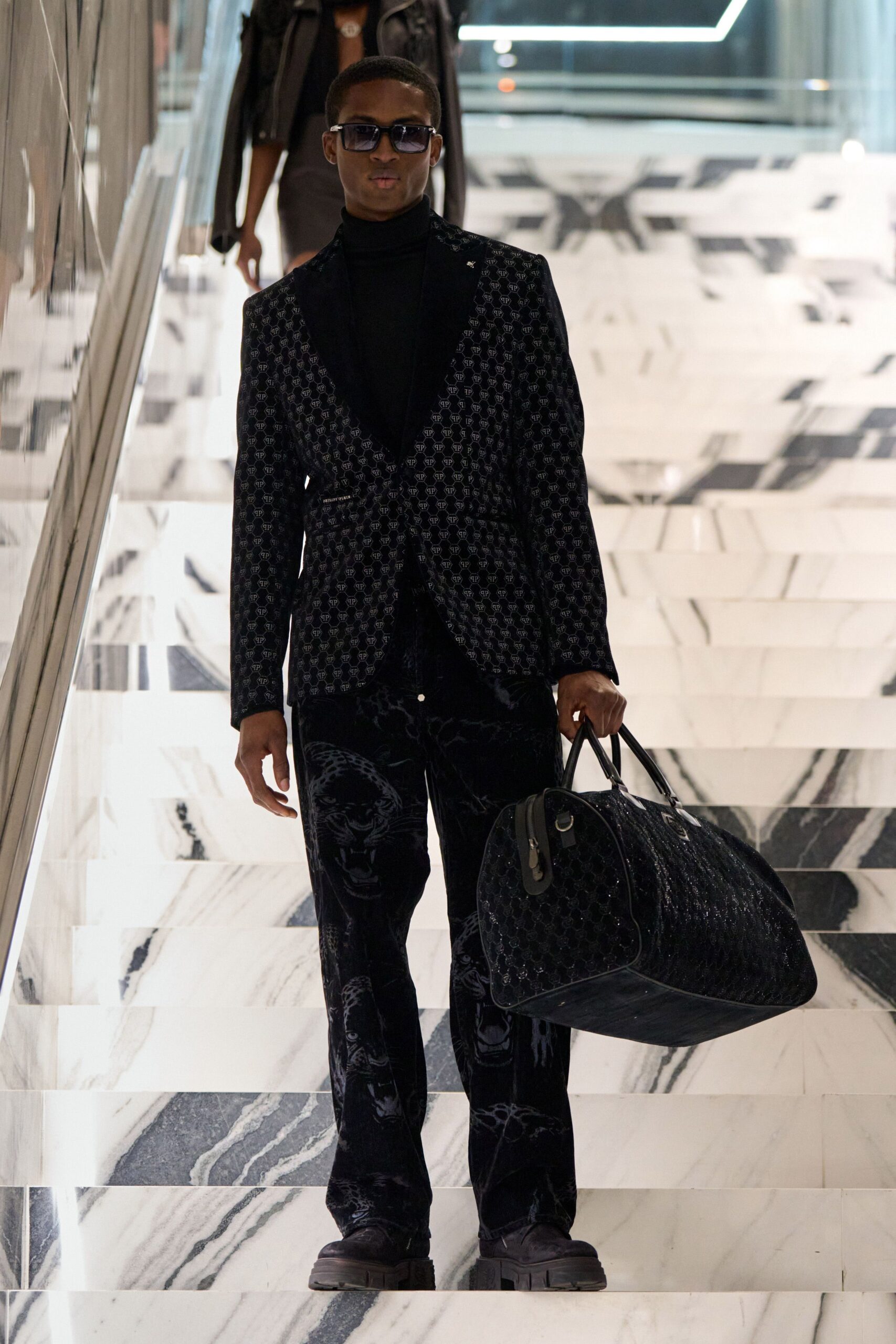 black cotton long-sleeve collared tailored printed blazer