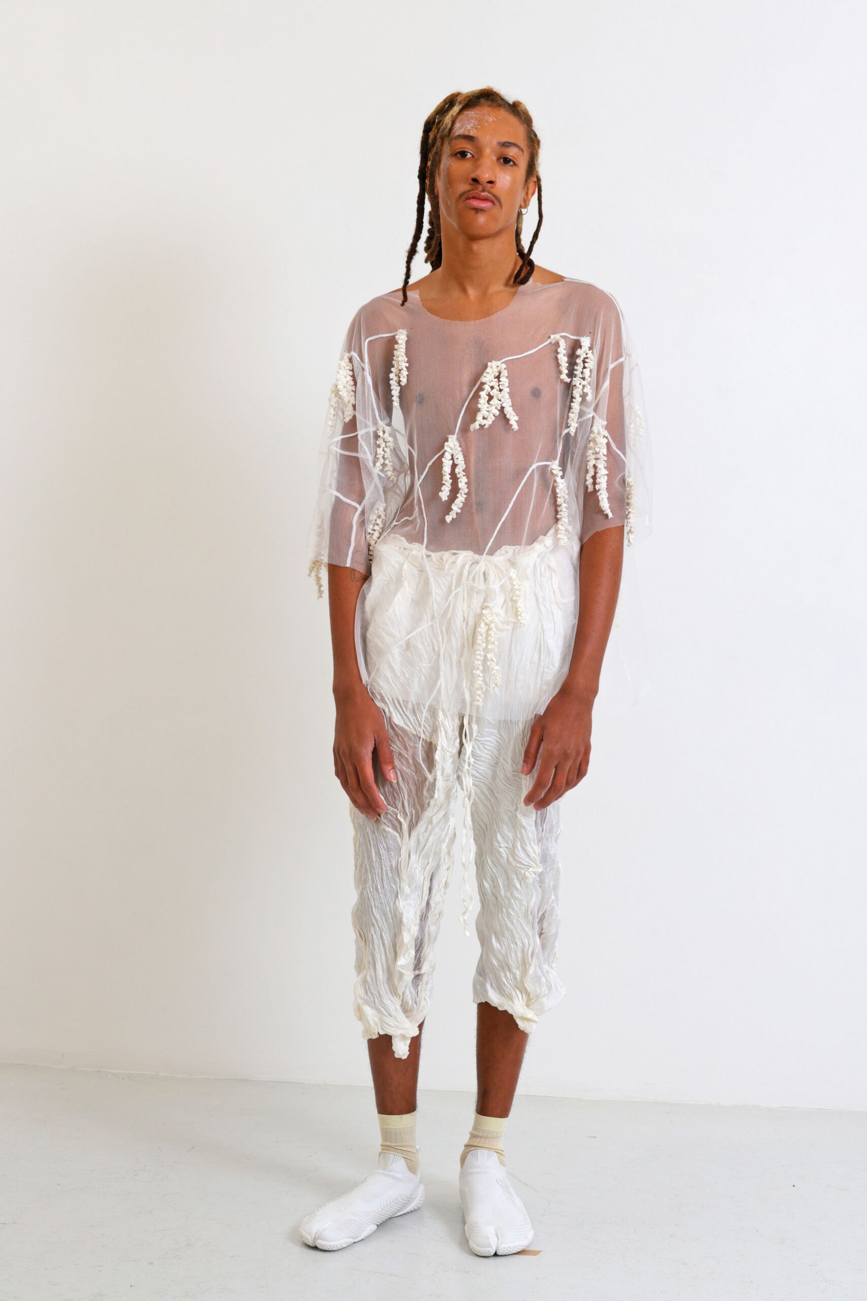 white mesh short-sleeve v-neck relaxed embroidered sheer top
