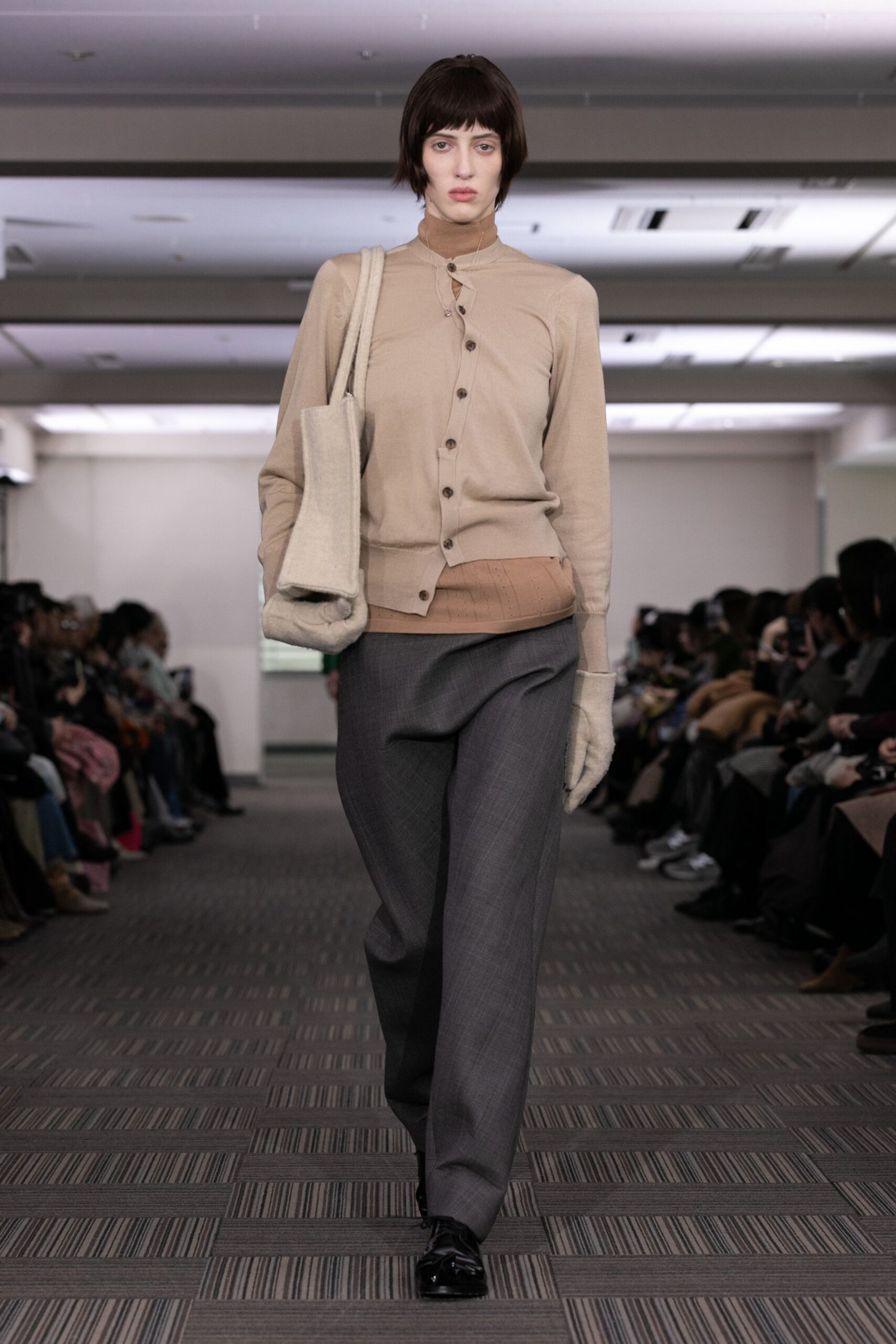 beige cotton long-sleeve collared relaxed buttoned cardigan