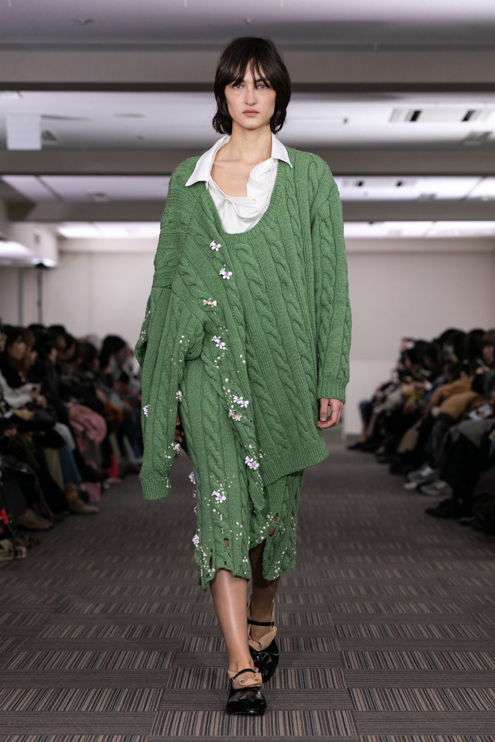 green cotton long-sleeve collared oversized pleated embroidered dress