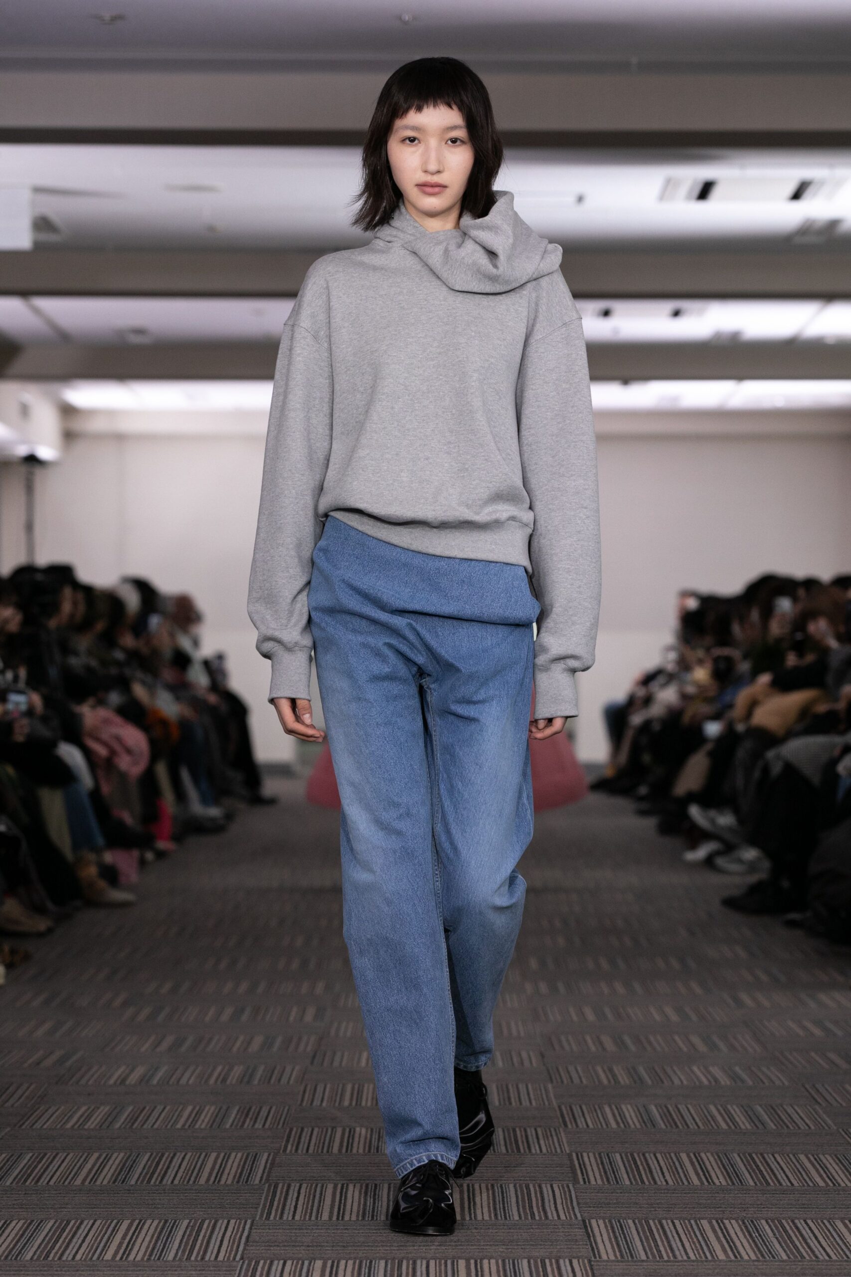 gray cotton long-sleeve hooded relaxed hoodie