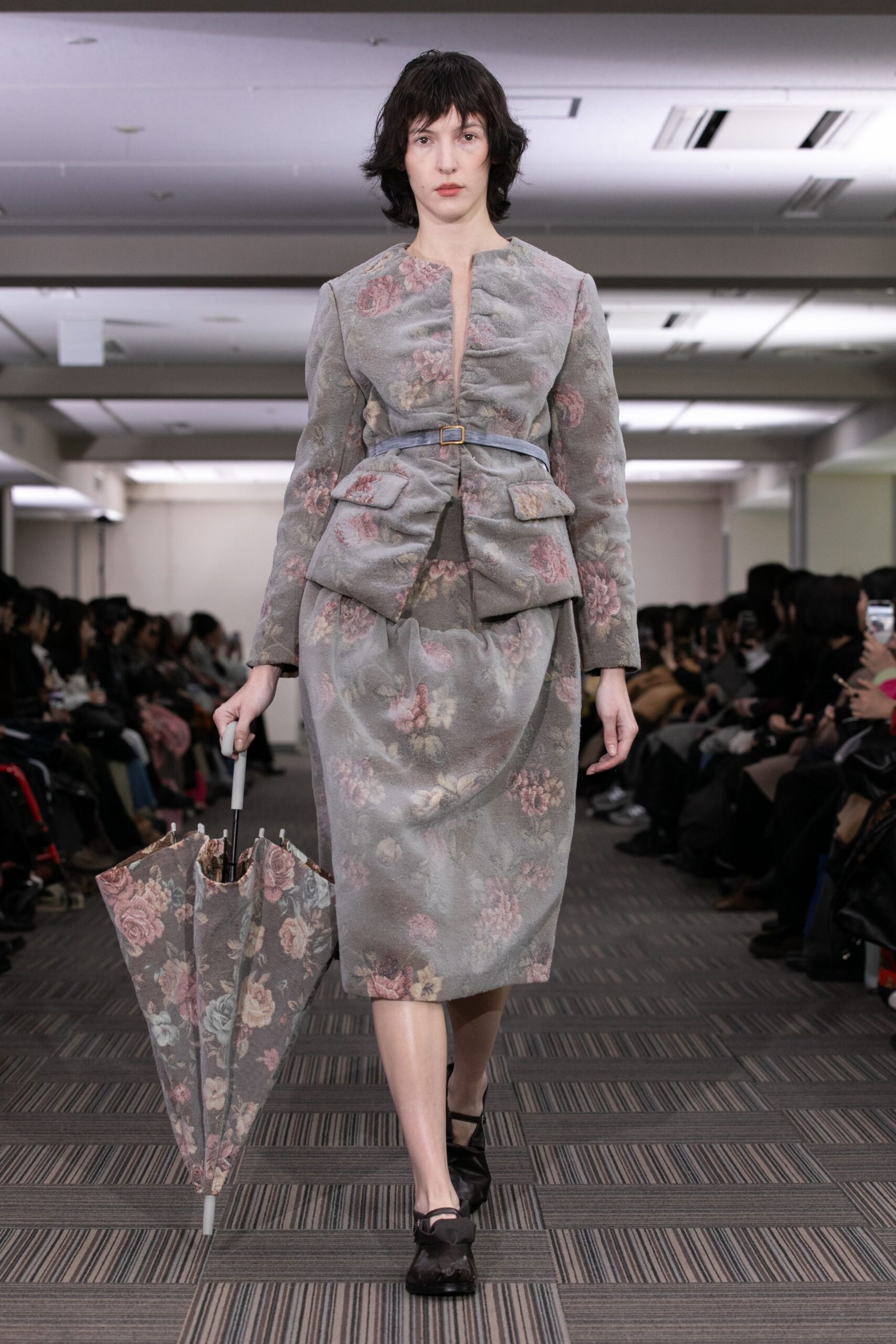 gray silk long-sleeve collared tailored floral buttoned blazer