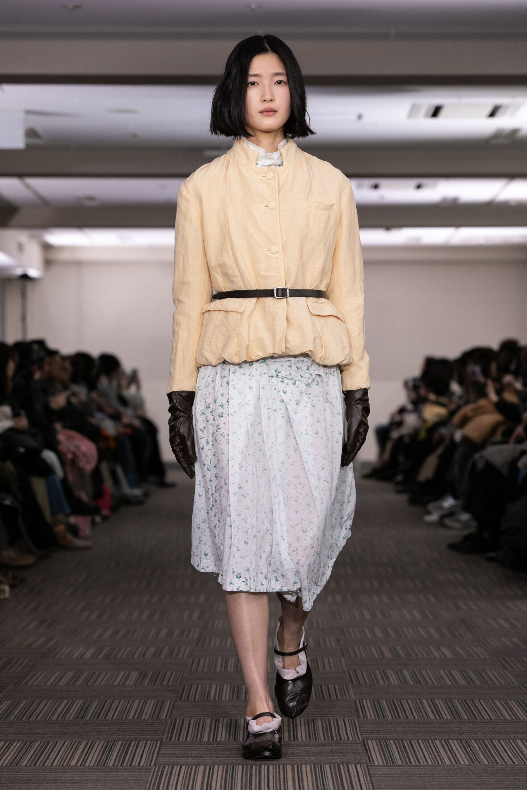 beige cotton long-sleeve collared relaxed buttoned jacket