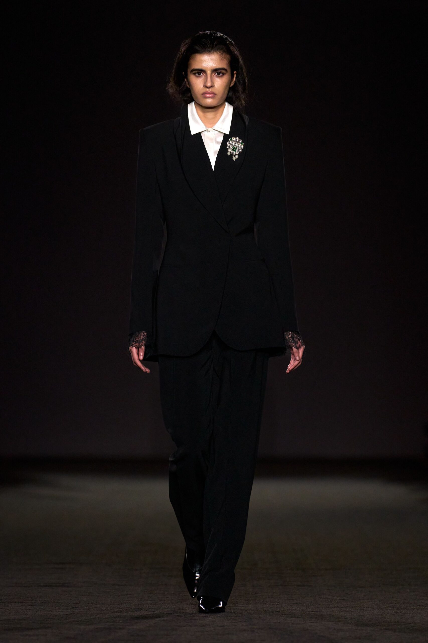 black wool long-sleeve collared tailored buttoned suit