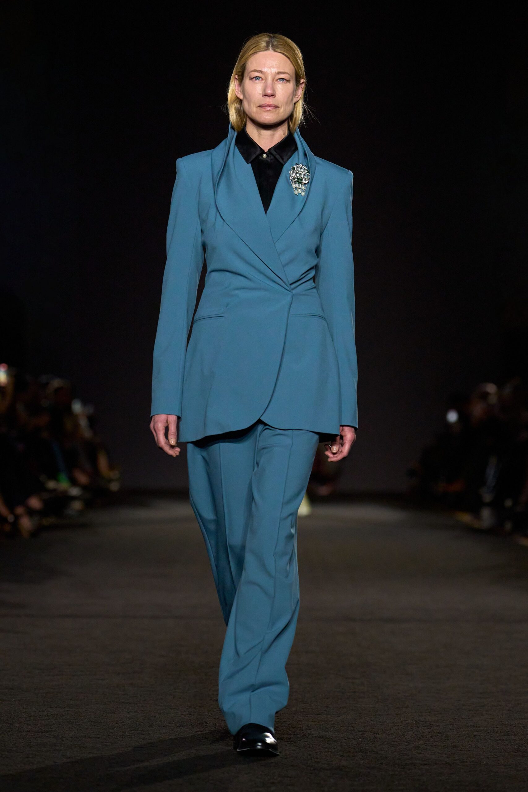 blue long-sleeve collared tailored buttoned suit