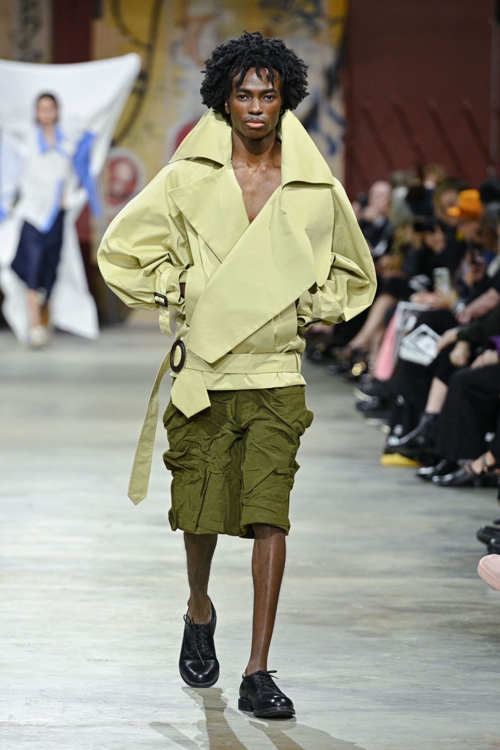 green cotton relaxed cargo short shorts