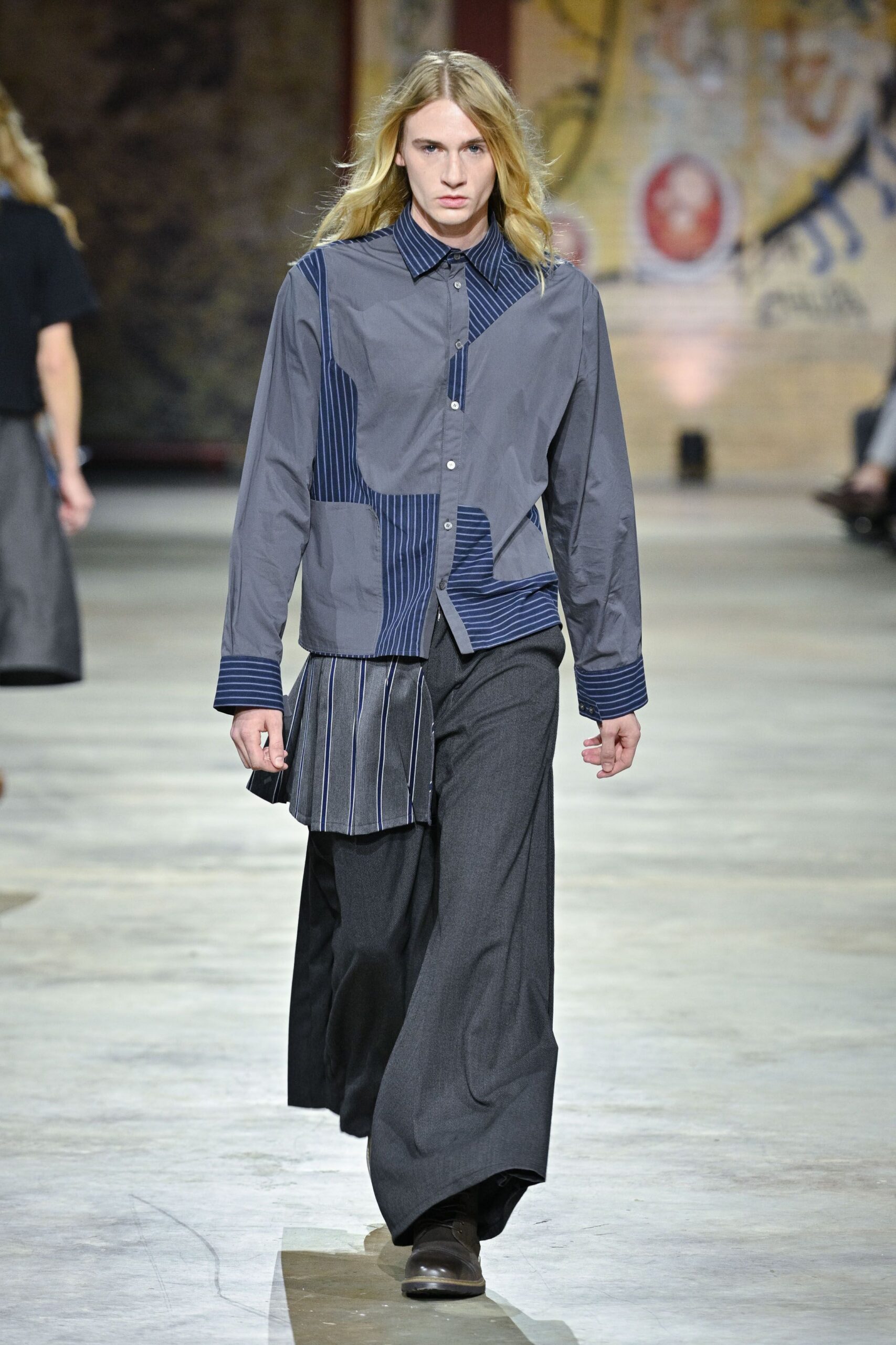 gray cotton long-sleeve collared relaxed buttoned layered shirt