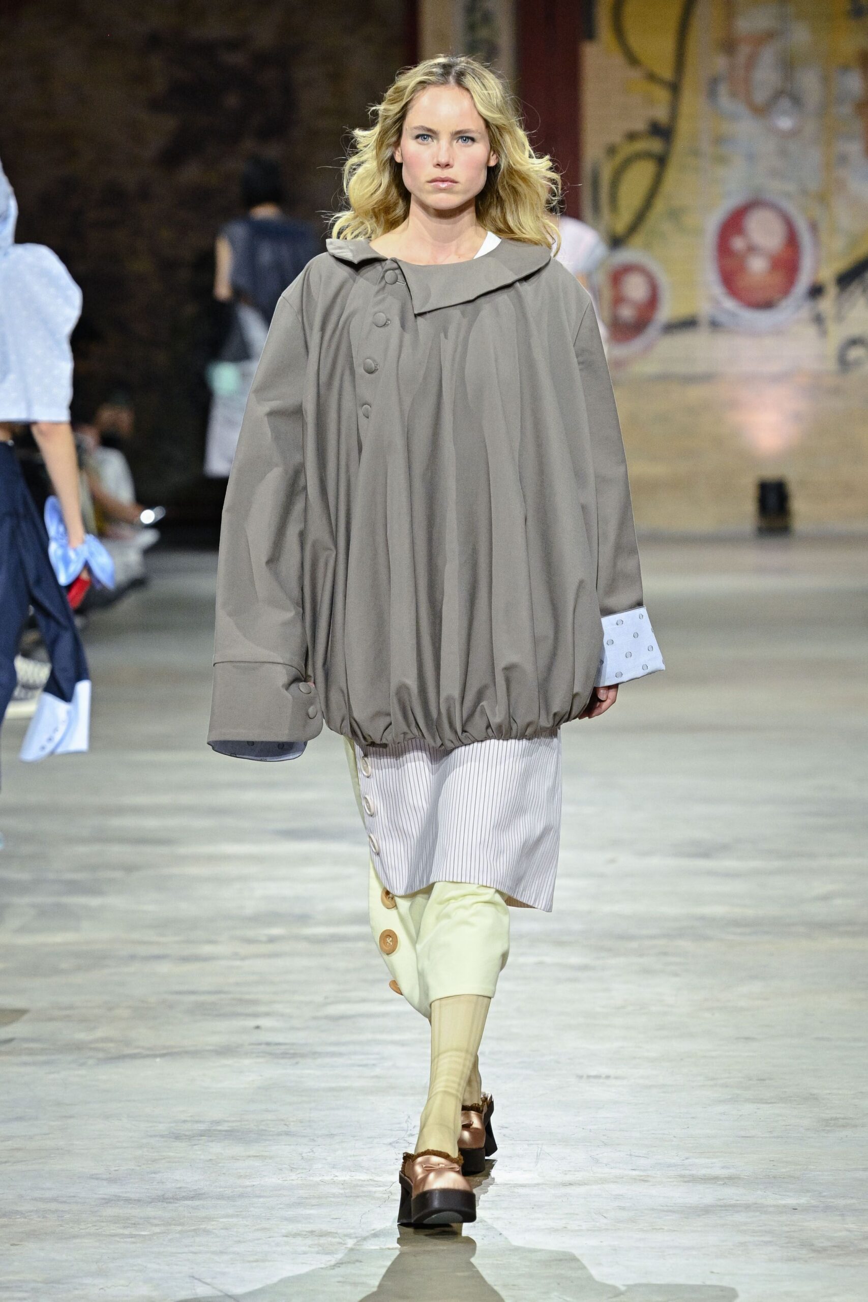 brown cotton long-sleeve collared oversized buttoned jacket