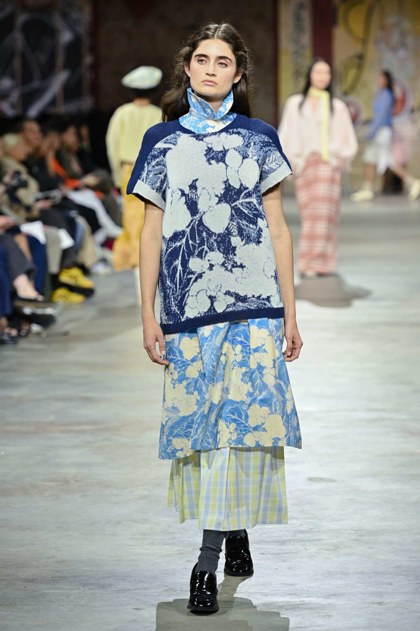 blue cotton short-sleeve collared relaxed printed top