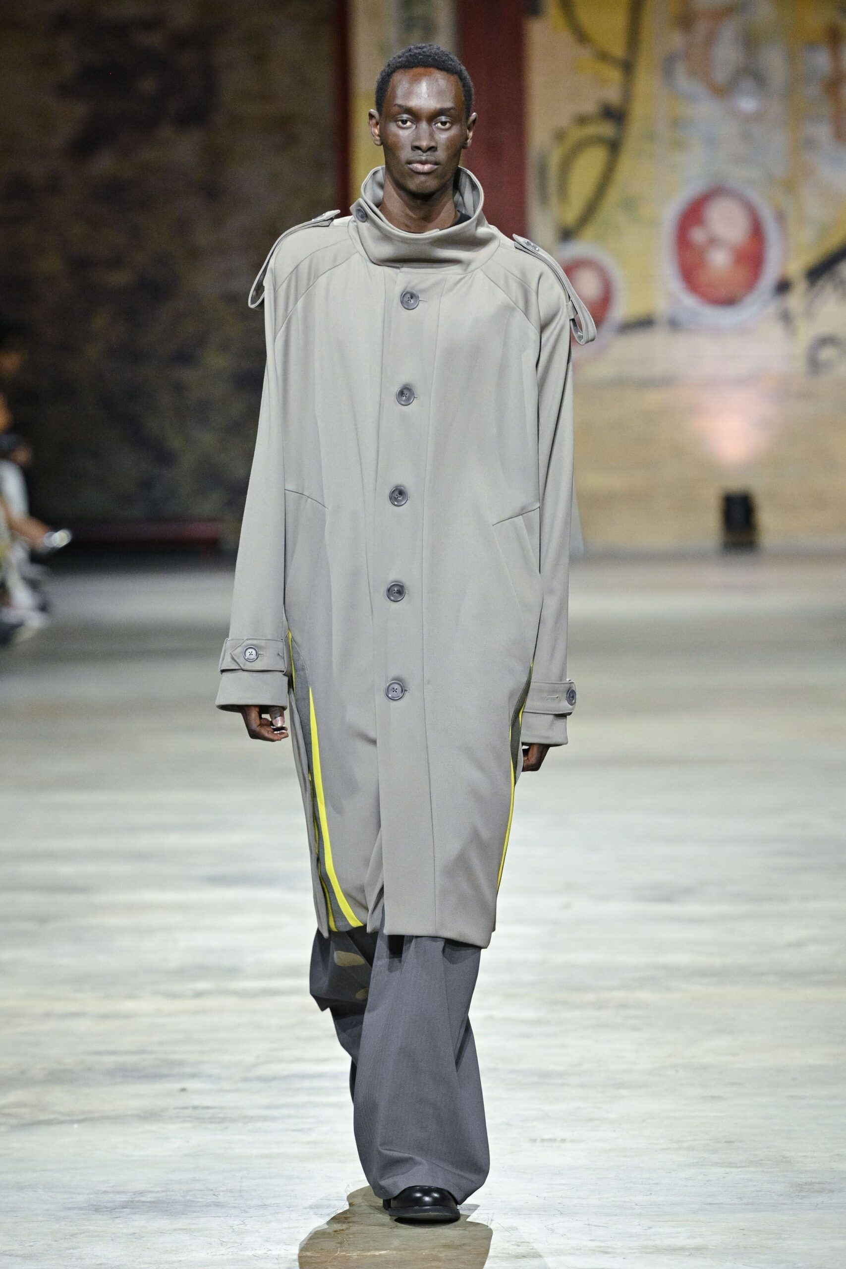 beige cotton long-sleeve collared oversized buttoned coat