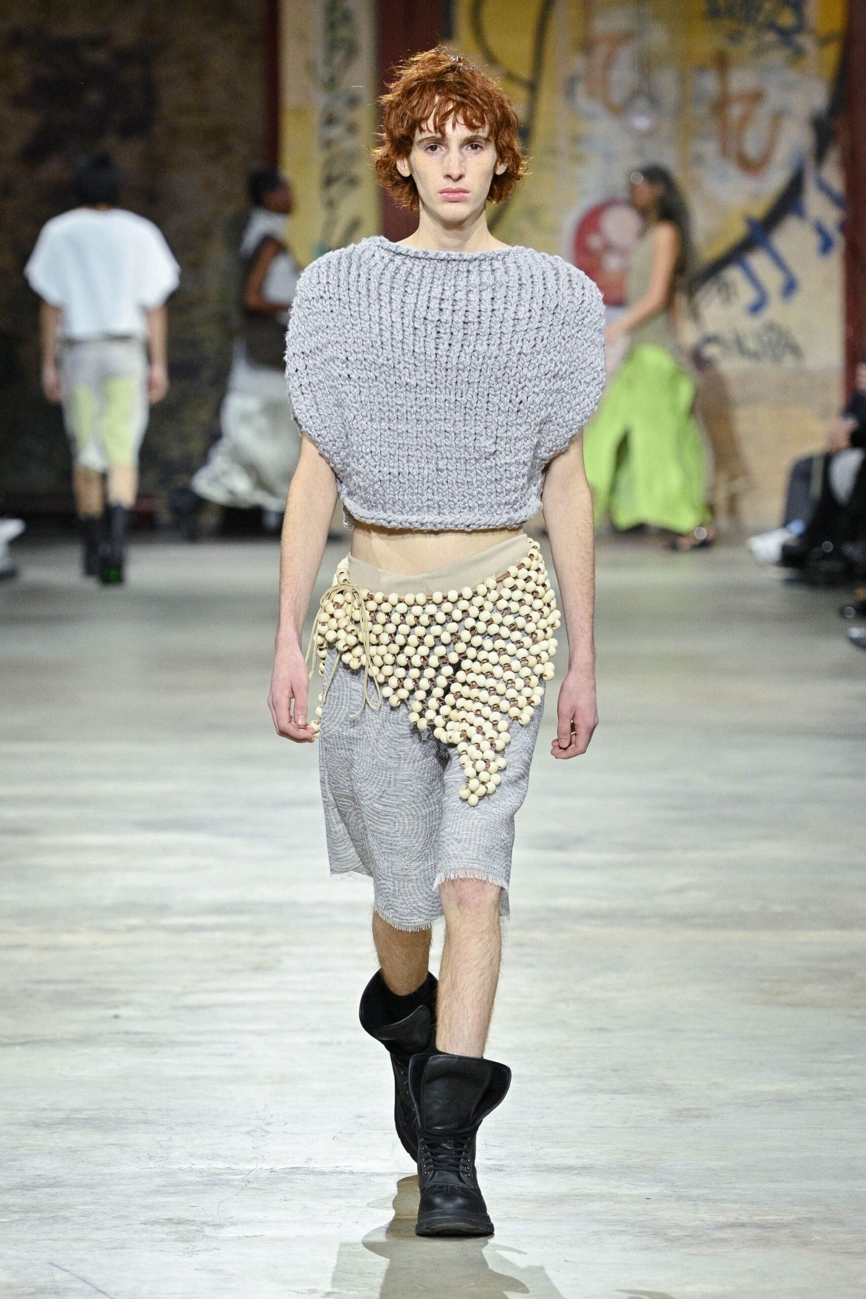 gray knit sleeveless fitted textured cropped top