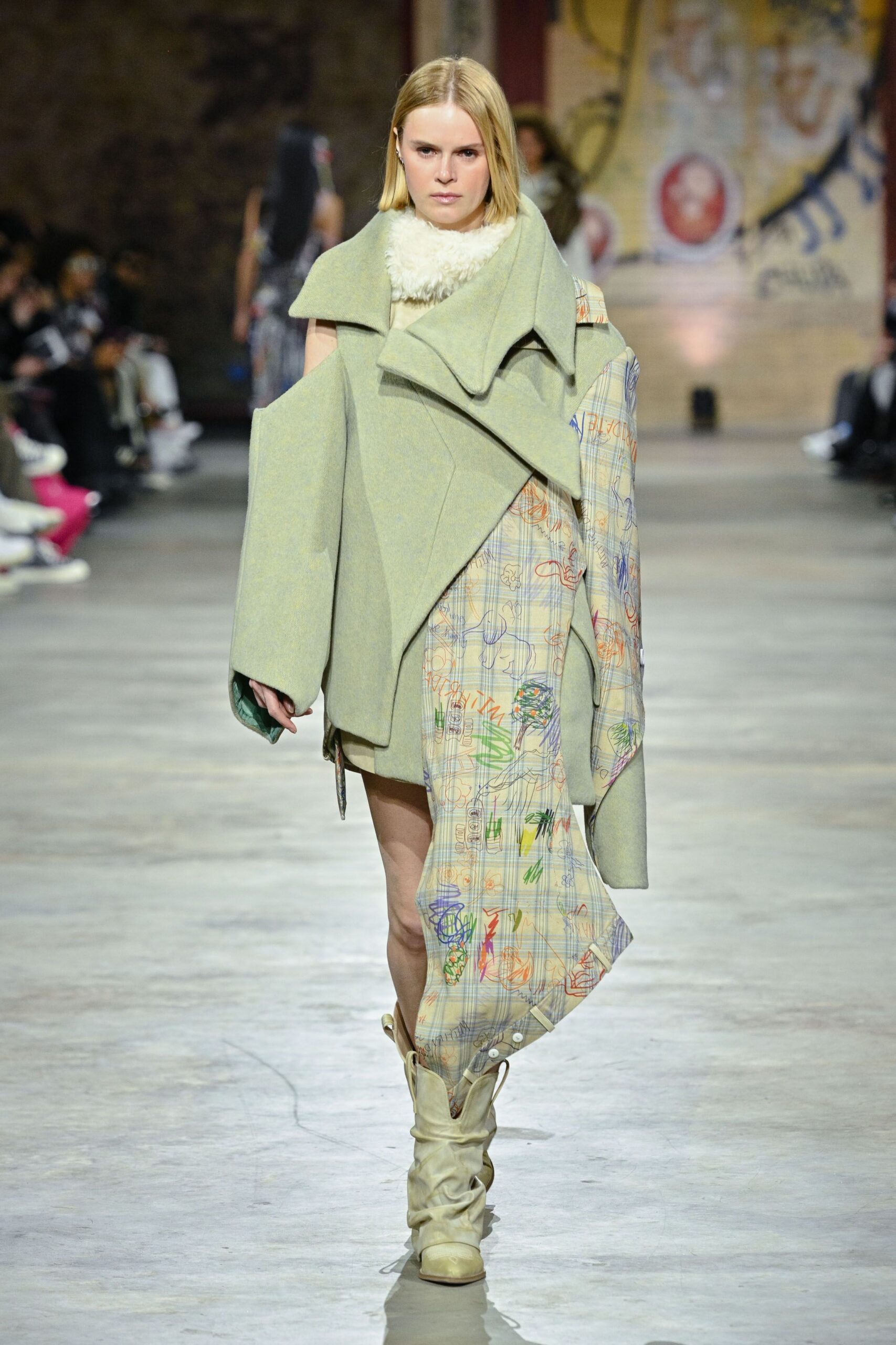 gray wool long-sleeve collared oversized embroidered coat