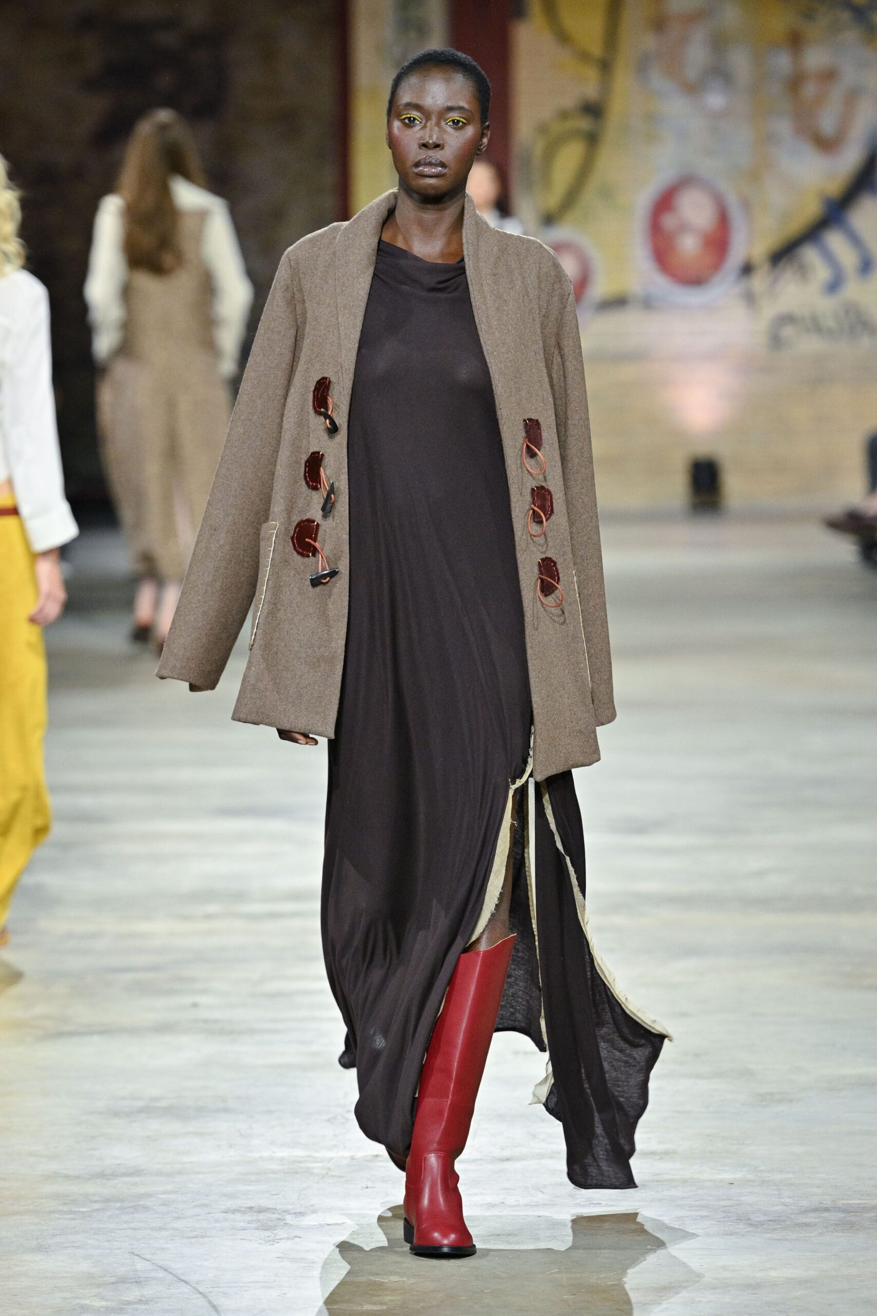 brown wool long-sleeve collared relaxed buttoned coat