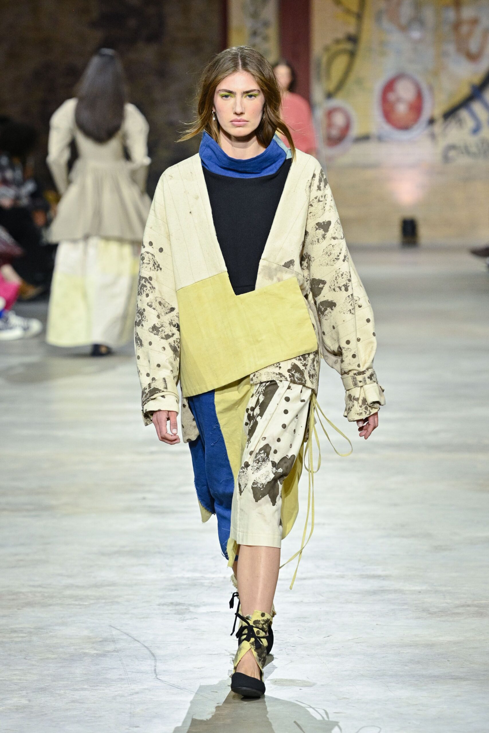 beige cotton long-sleeve relaxed layered printed coat