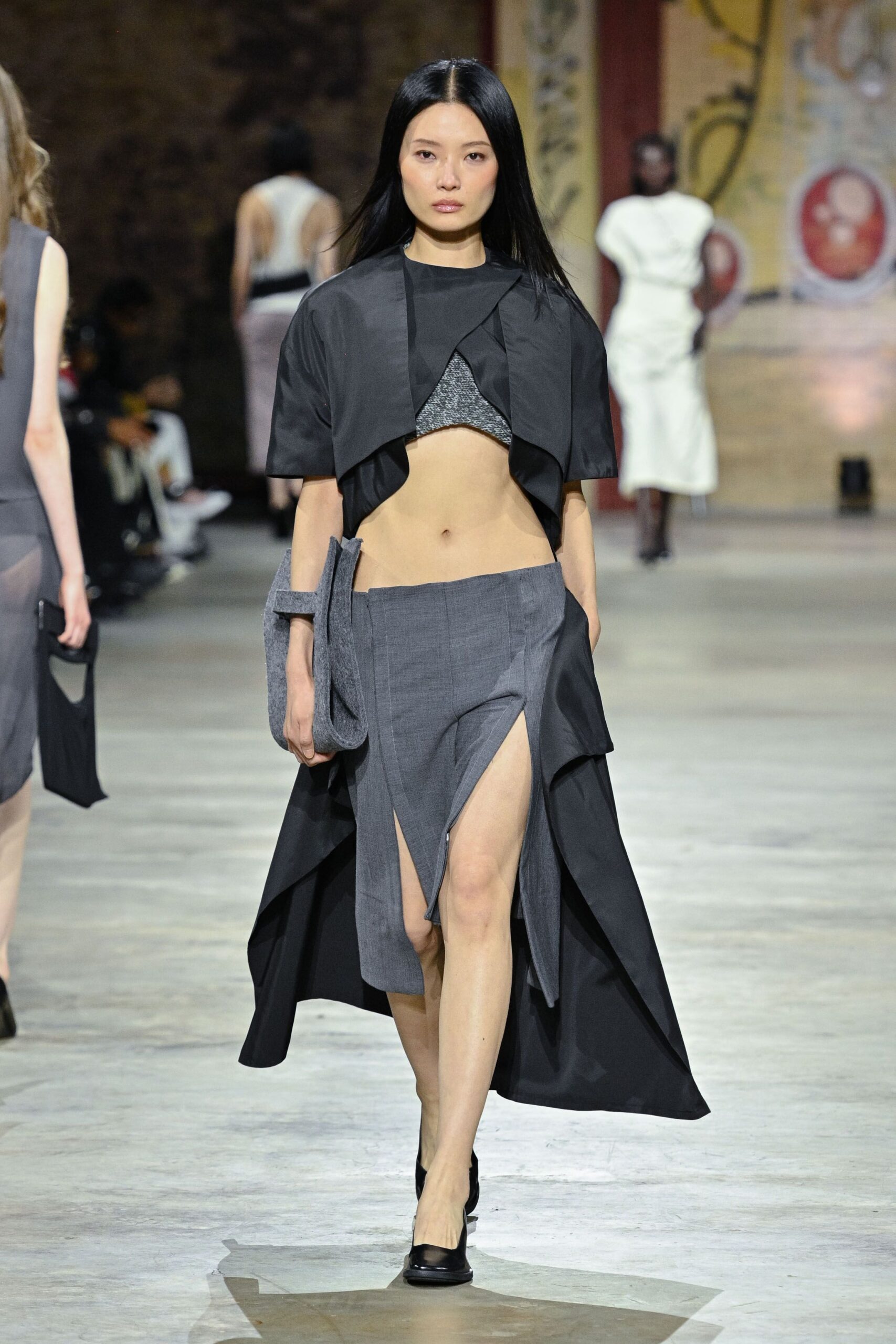 gray cotton slit asymmetric fitted high-waisted skirt