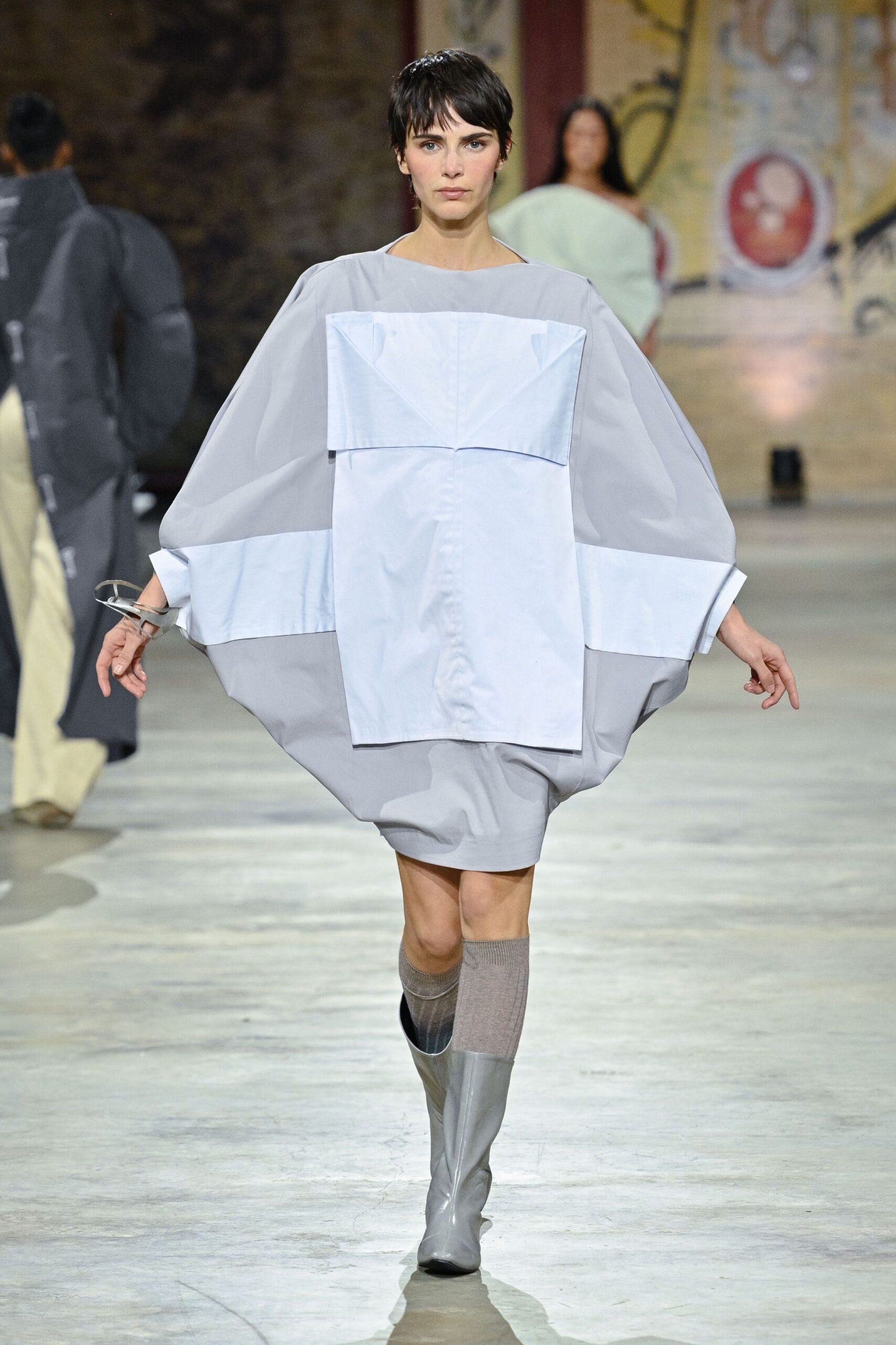 gray cotton long-sleeve collared relaxed pleated short dress