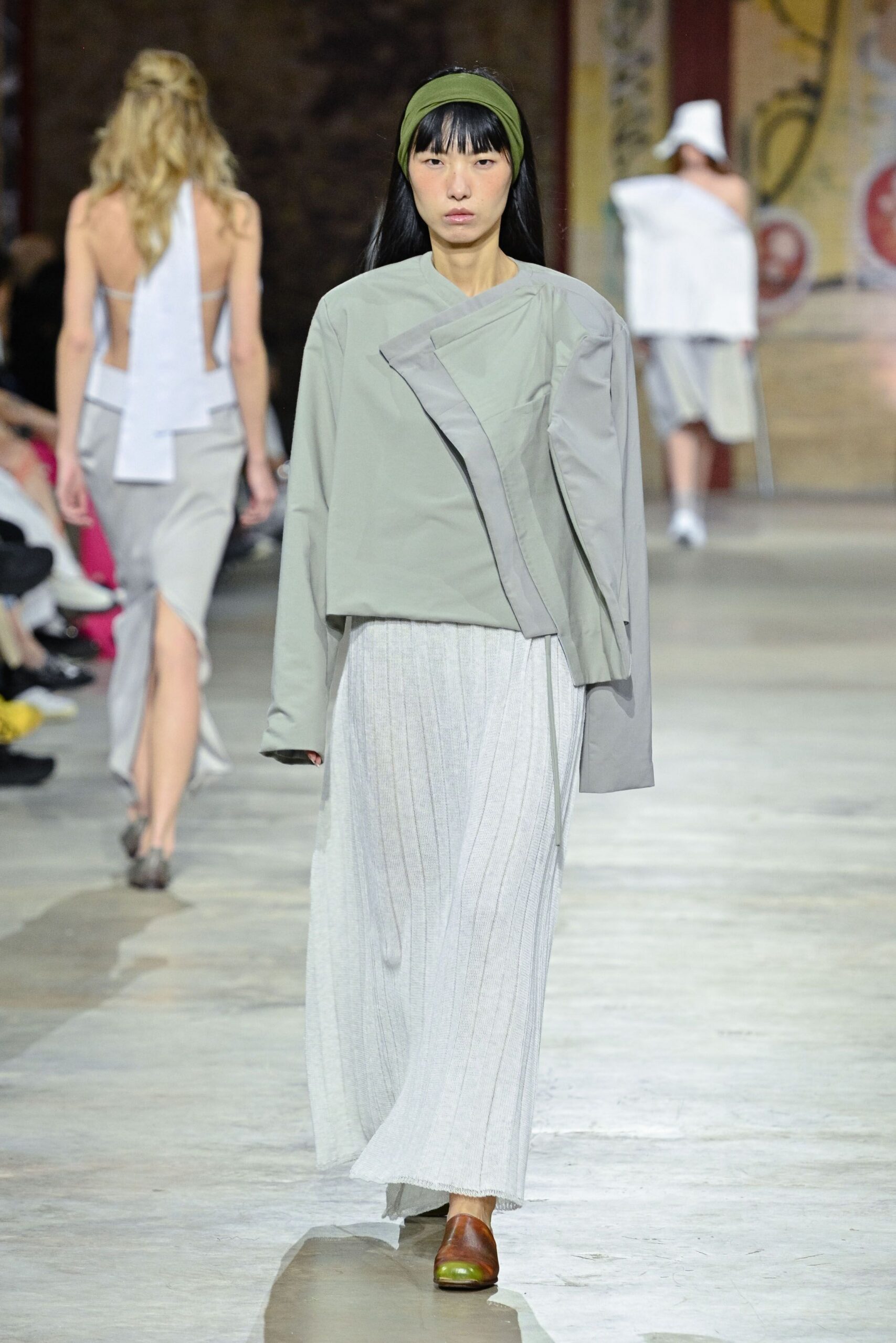 gray cotton long-sleeve asymmetric relaxed top