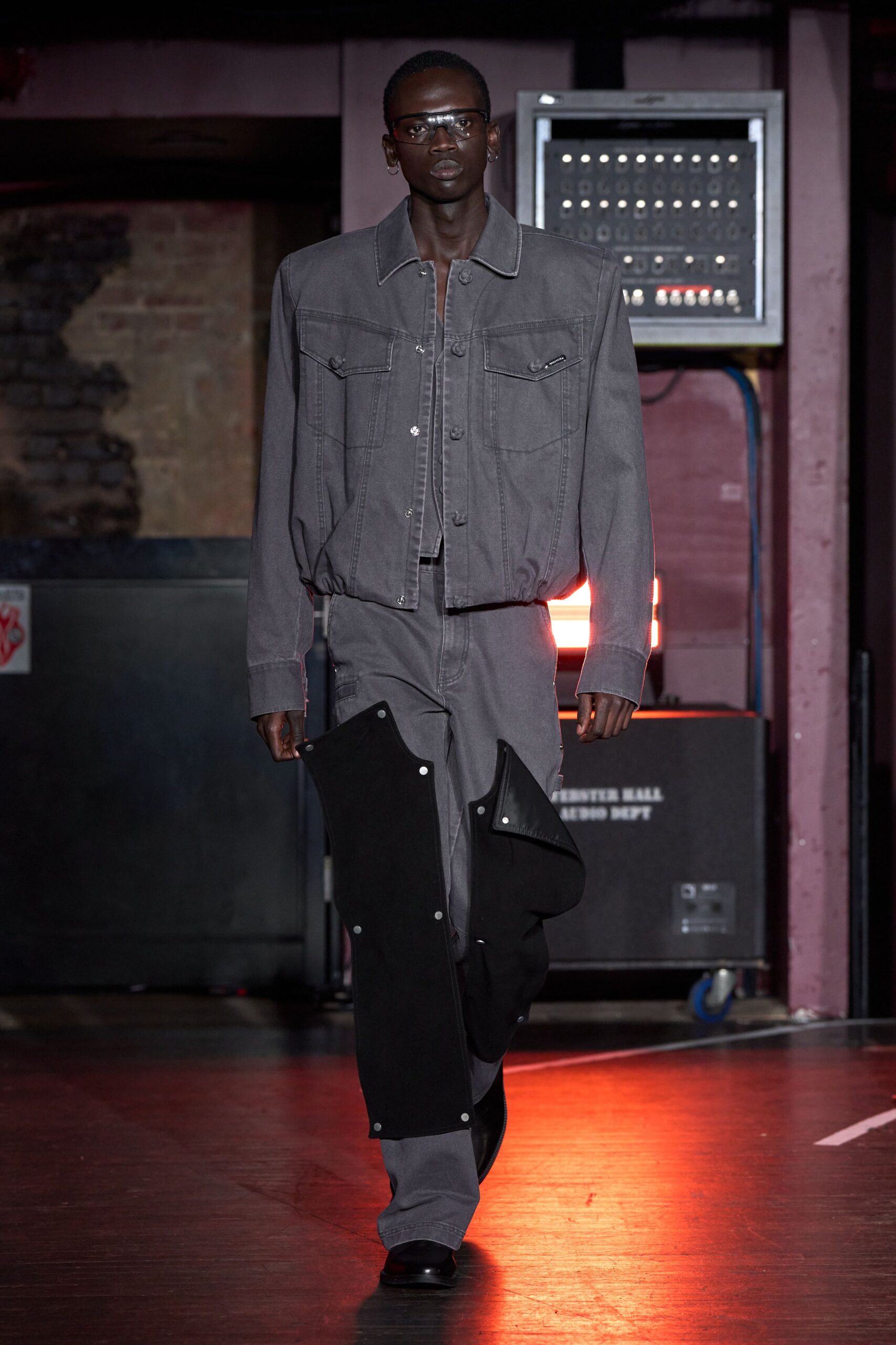 gray denim long-sleeve collared relaxed buttoned jacket