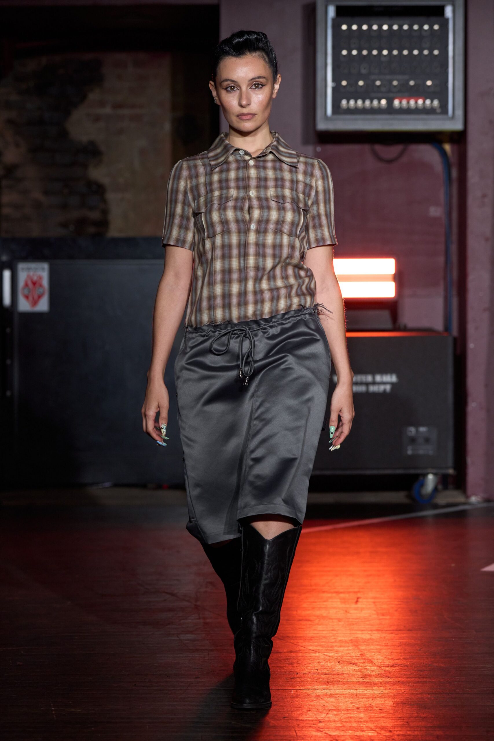 gray silk relaxed pleated skirt
