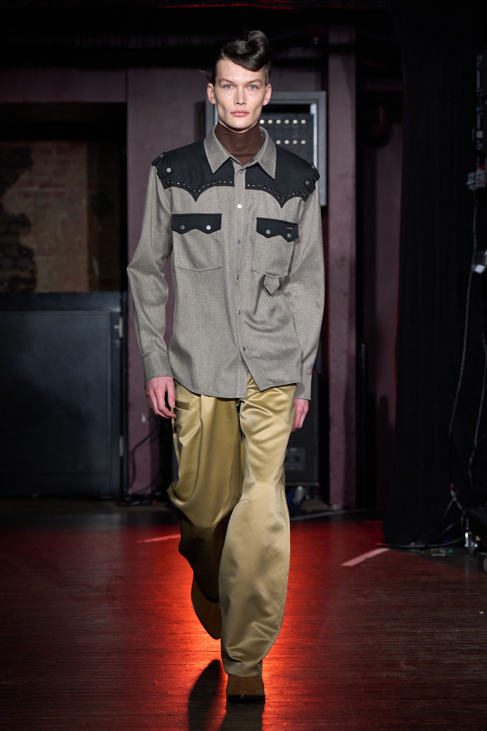 gray cotton long-sleeve collared relaxed buttoned pockets shirt