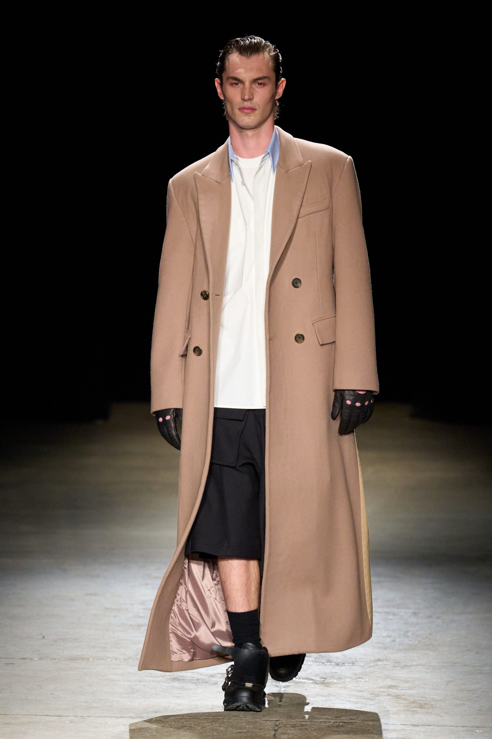 beige wool long-sleeve collared relaxed buttoned coat