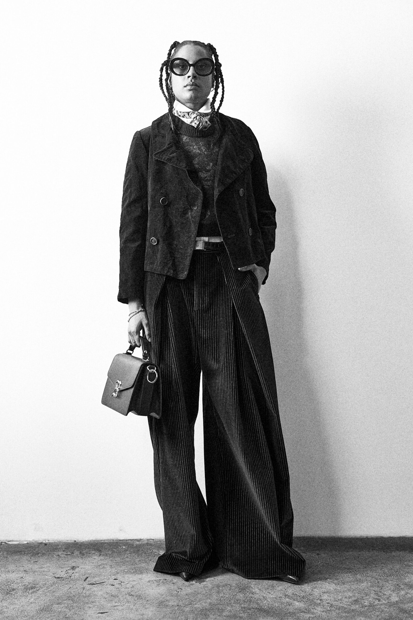 black velvet long-sleeve collared tailored pleated jacket