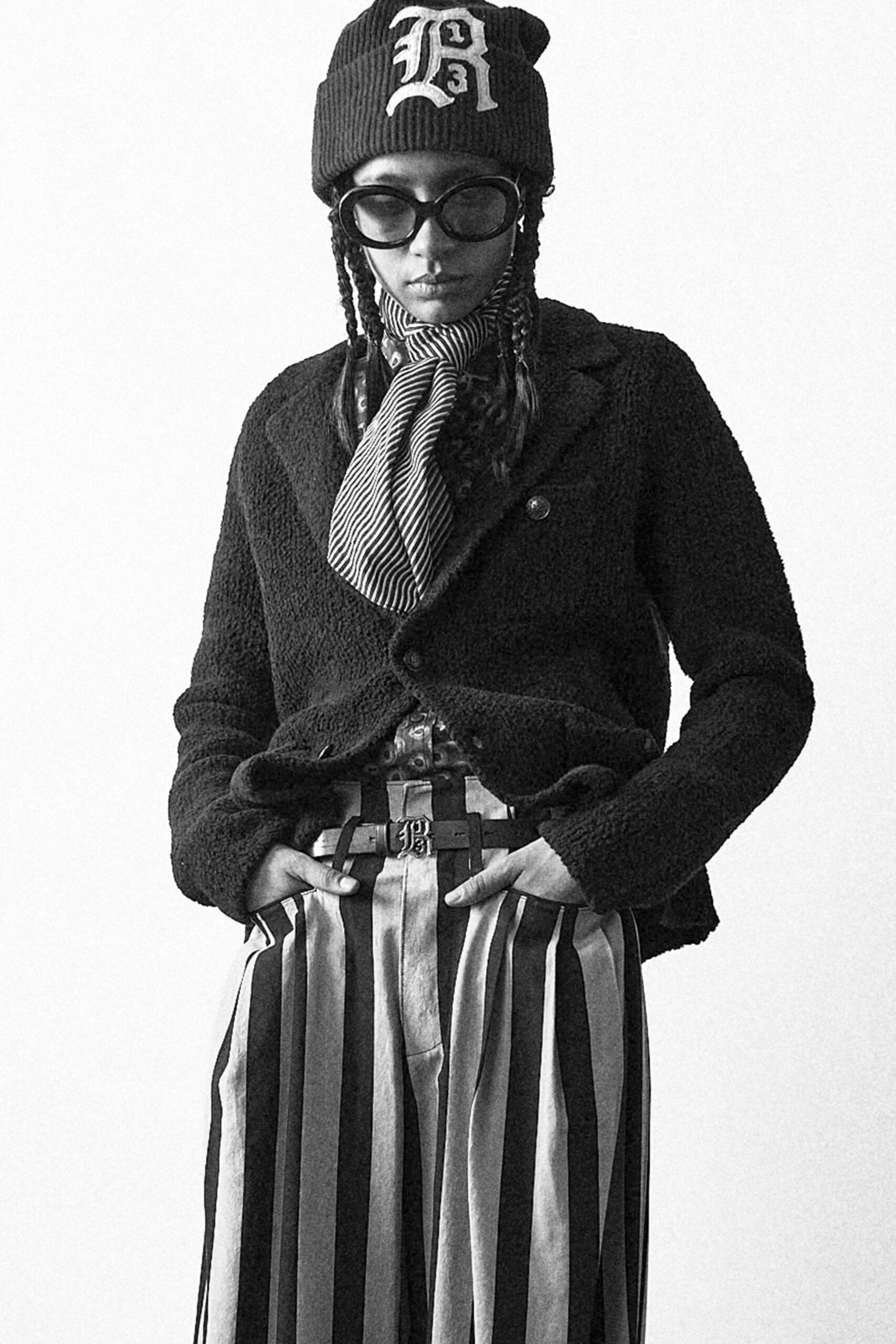 black wool long-sleeve collared fitted buttoned jacket