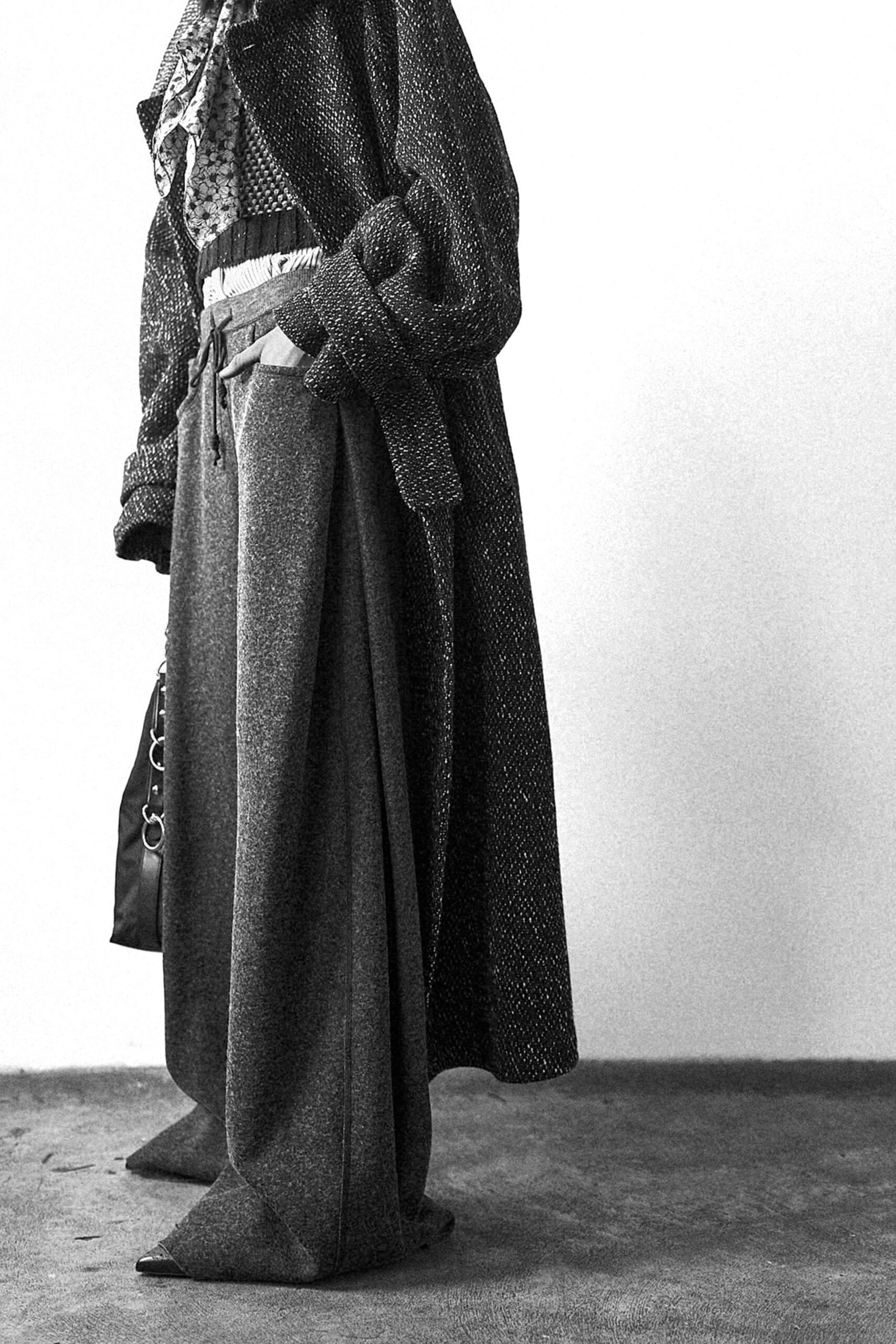 black wool long-sleeve collared relaxed layered coat