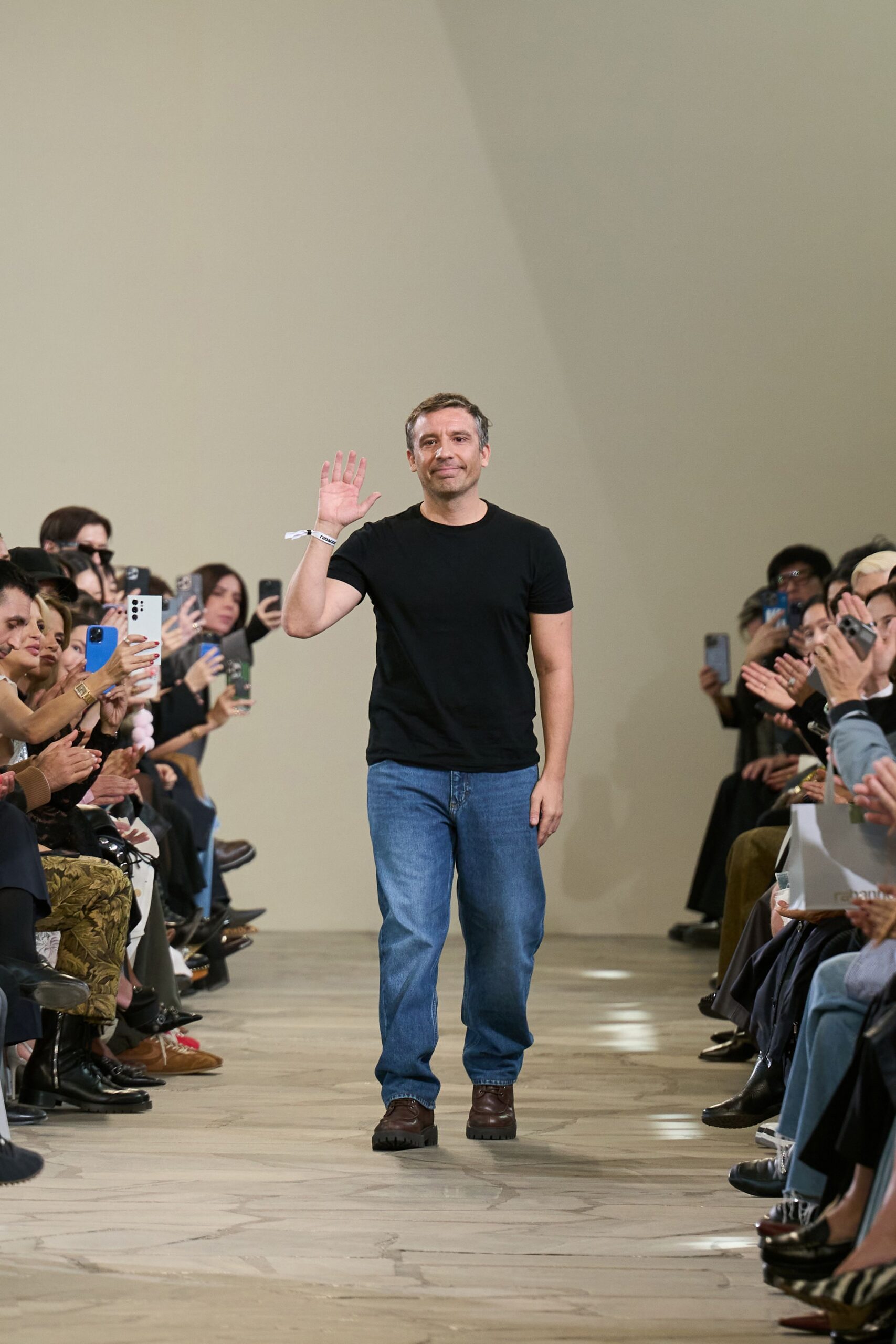 black t-shirt blue jeans brown shoes