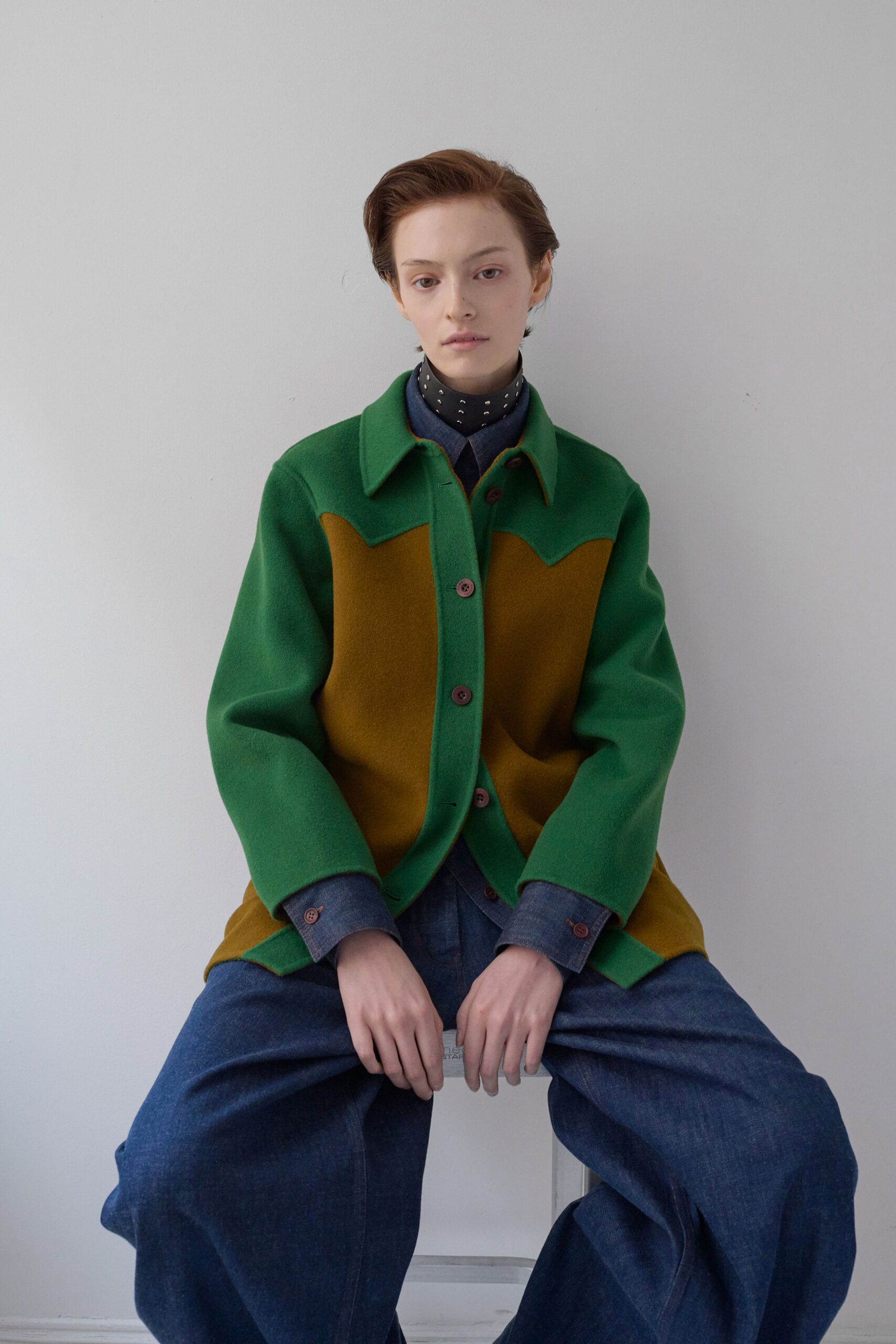 green wool long-sleeve collared relaxed buttoned jacket