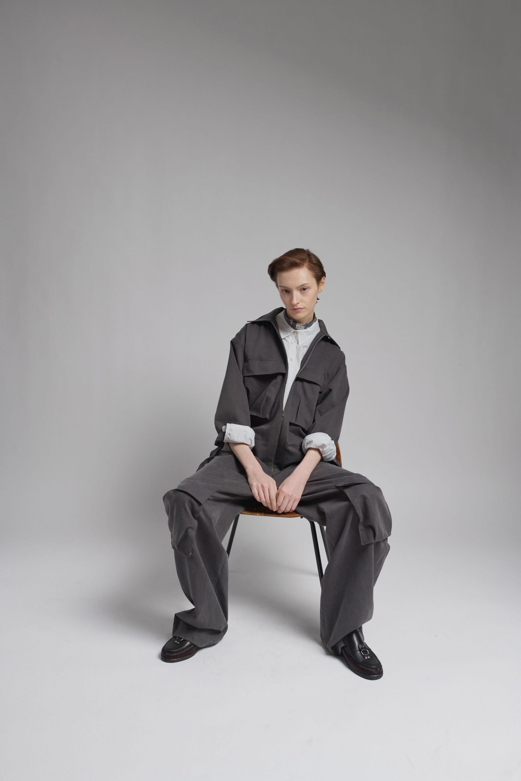gray cotton long-sleeve collared relaxed buttoned pockets jacket