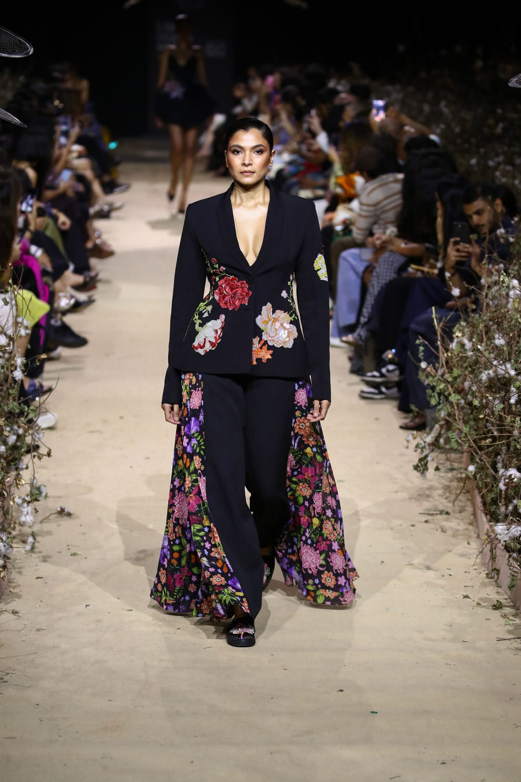 black cotton long-sleeve v-neck structured embroidered blazer
