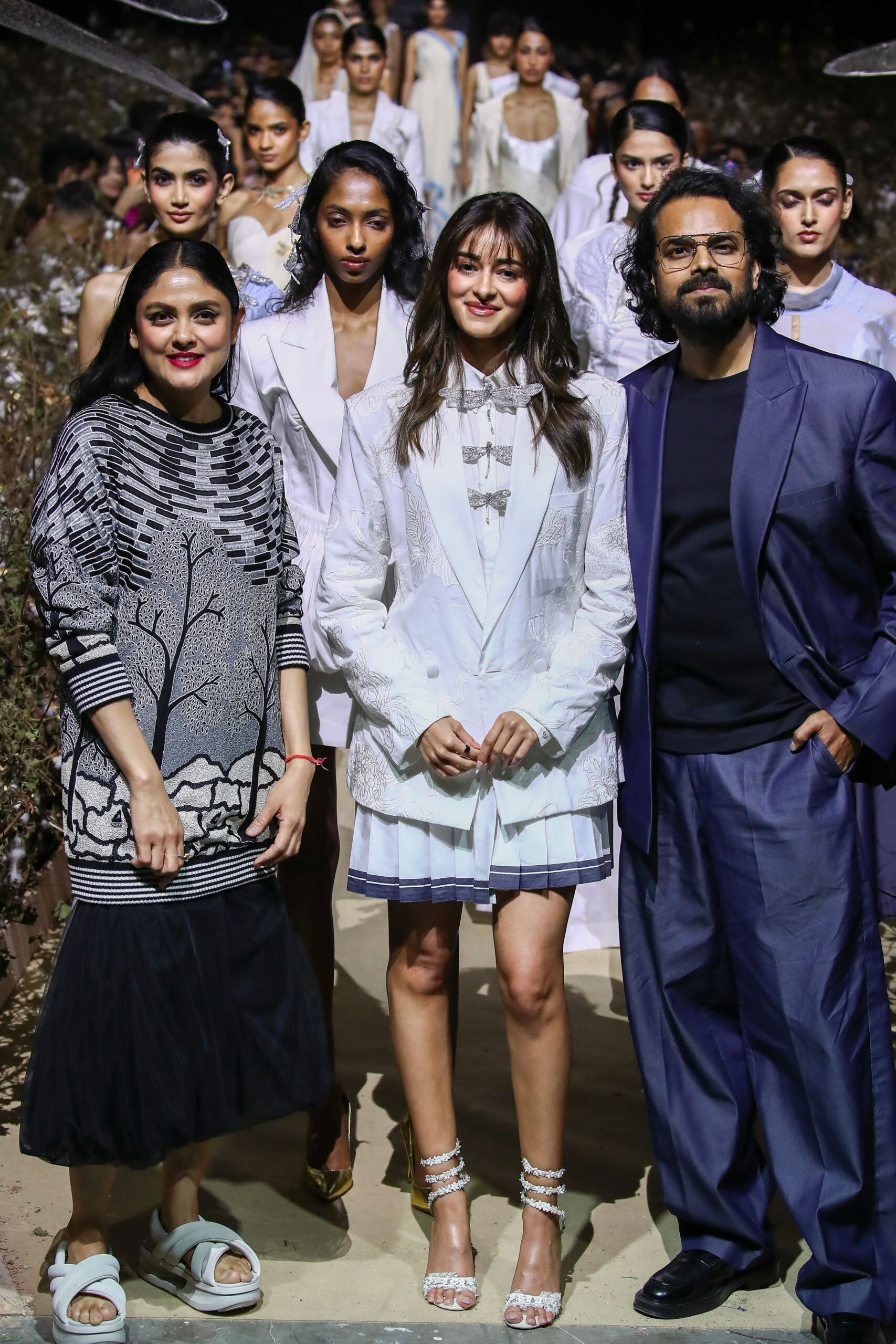 blue wool long-sleeve collared tailored suit