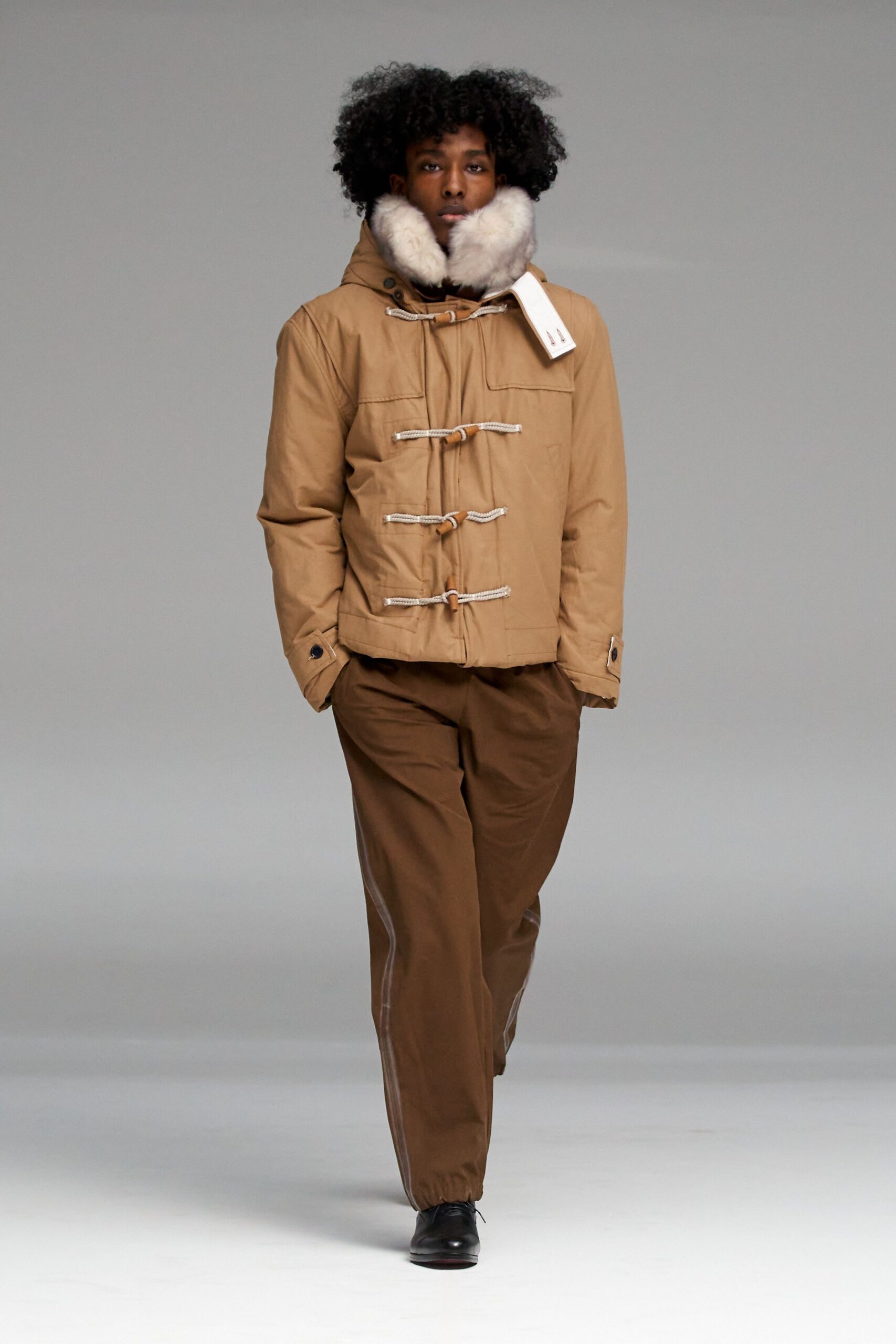 beige cotton long-sleeve collared relaxed zippered jacket